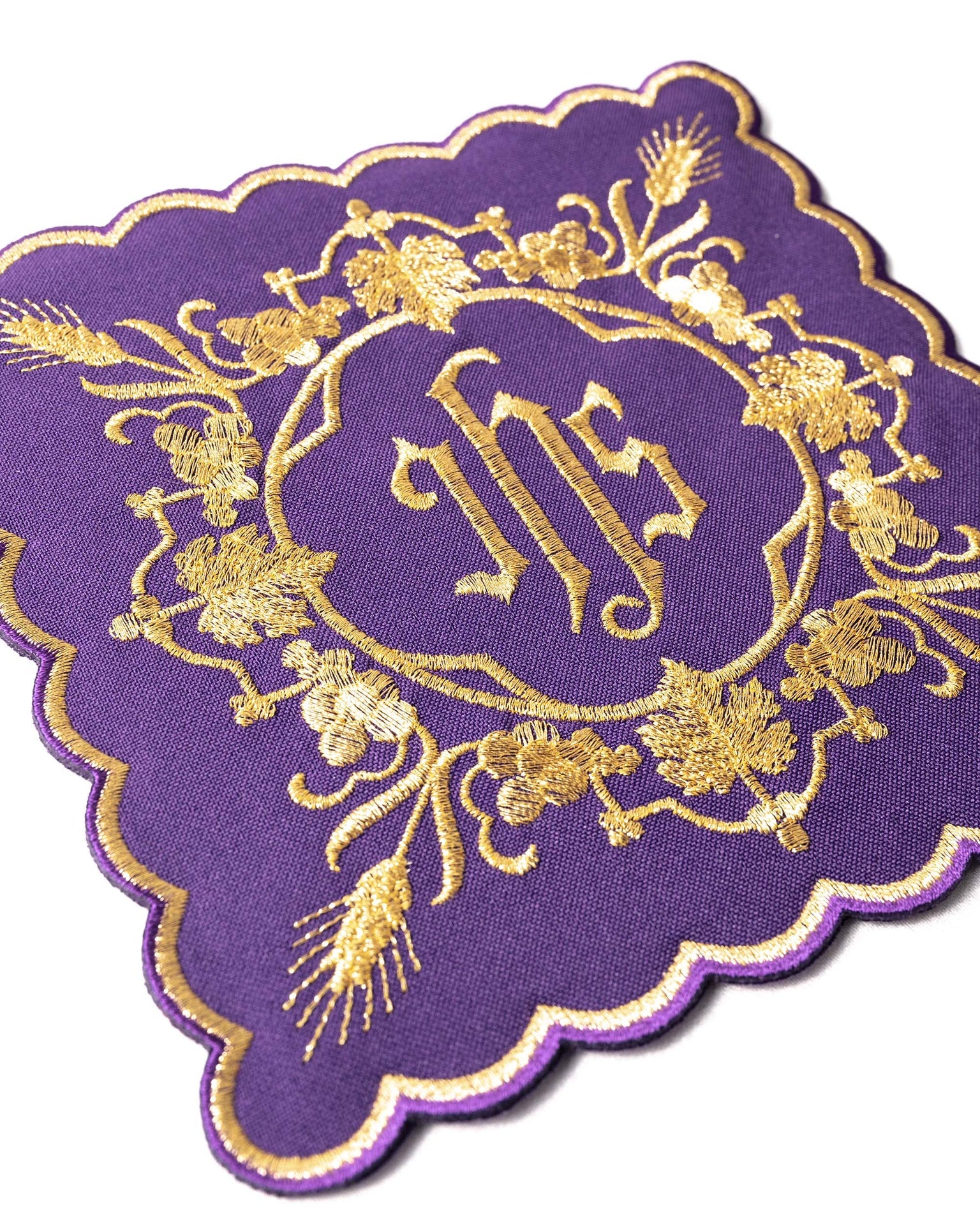 Komplet kielichowy haftowany z motywem IHS fioletowy - ORNATY.PL