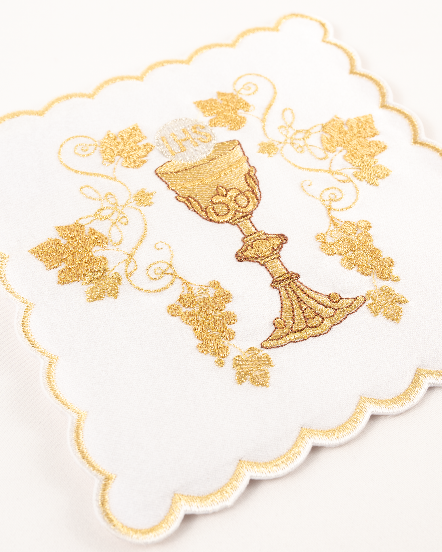 Bielizna kielichowa haftowana z motywem kielicha - ORNATY.PL