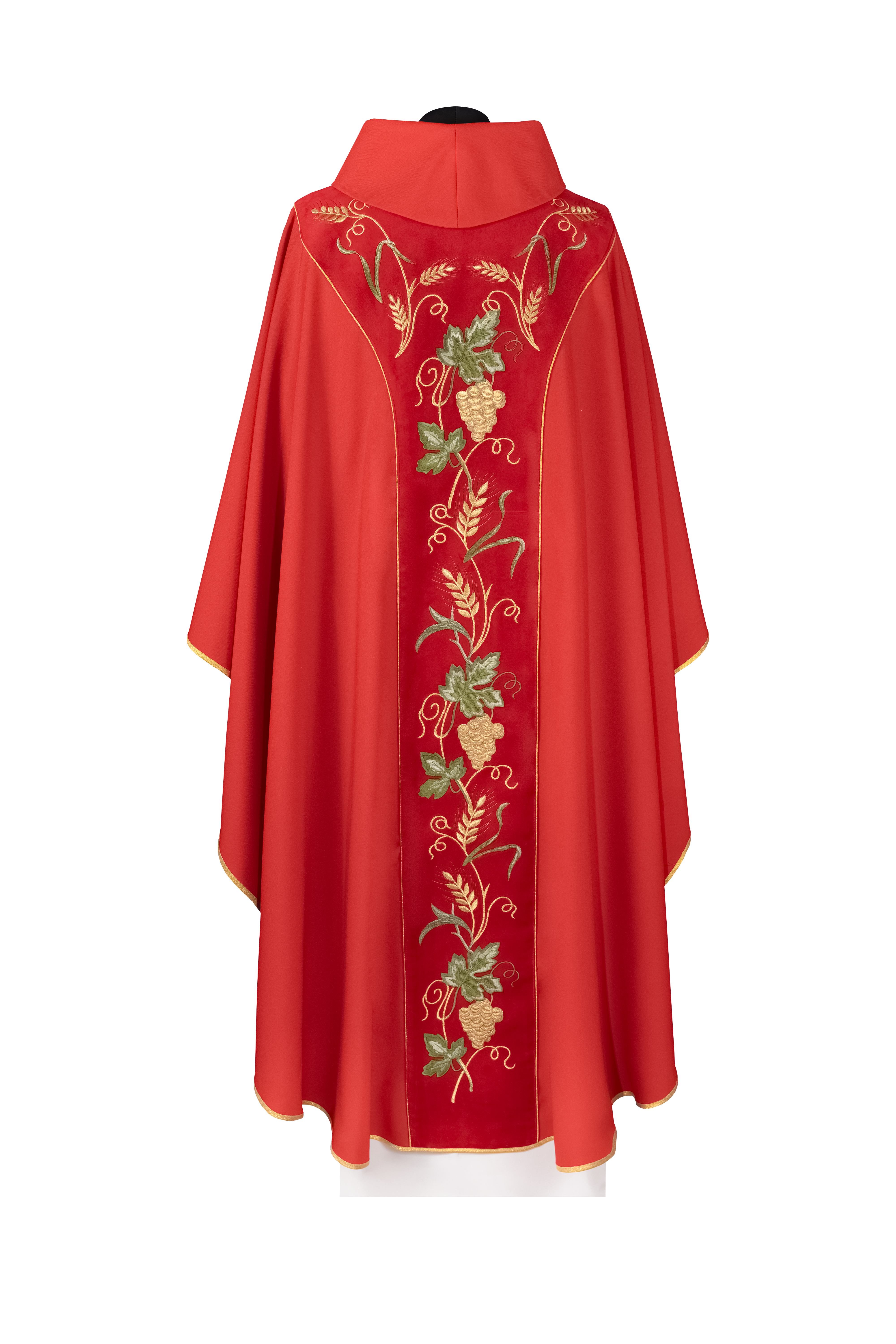 Casula com faixa de veludo vermelho e símbolo IHS bordado