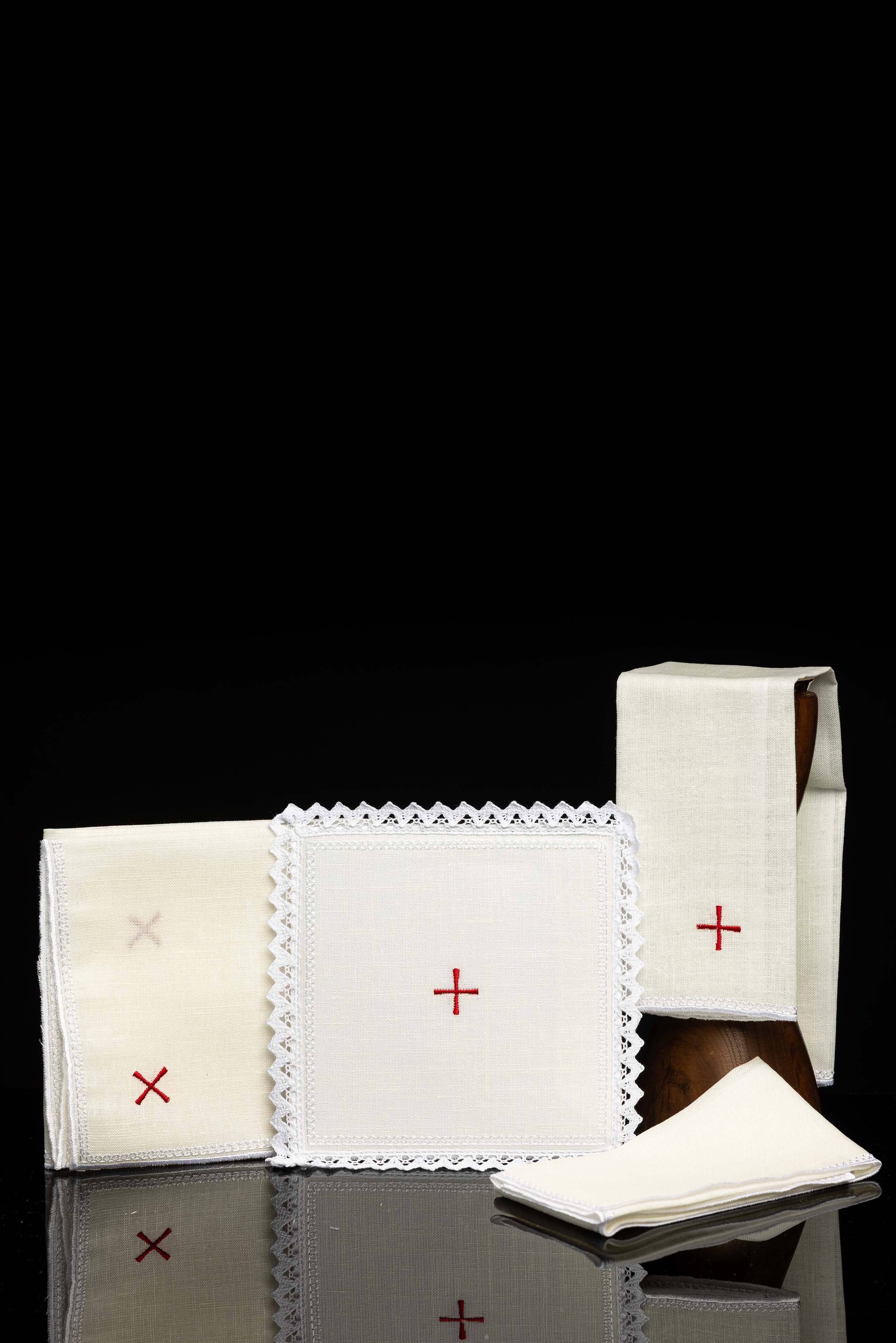 Conjunto de altar em linho bordado