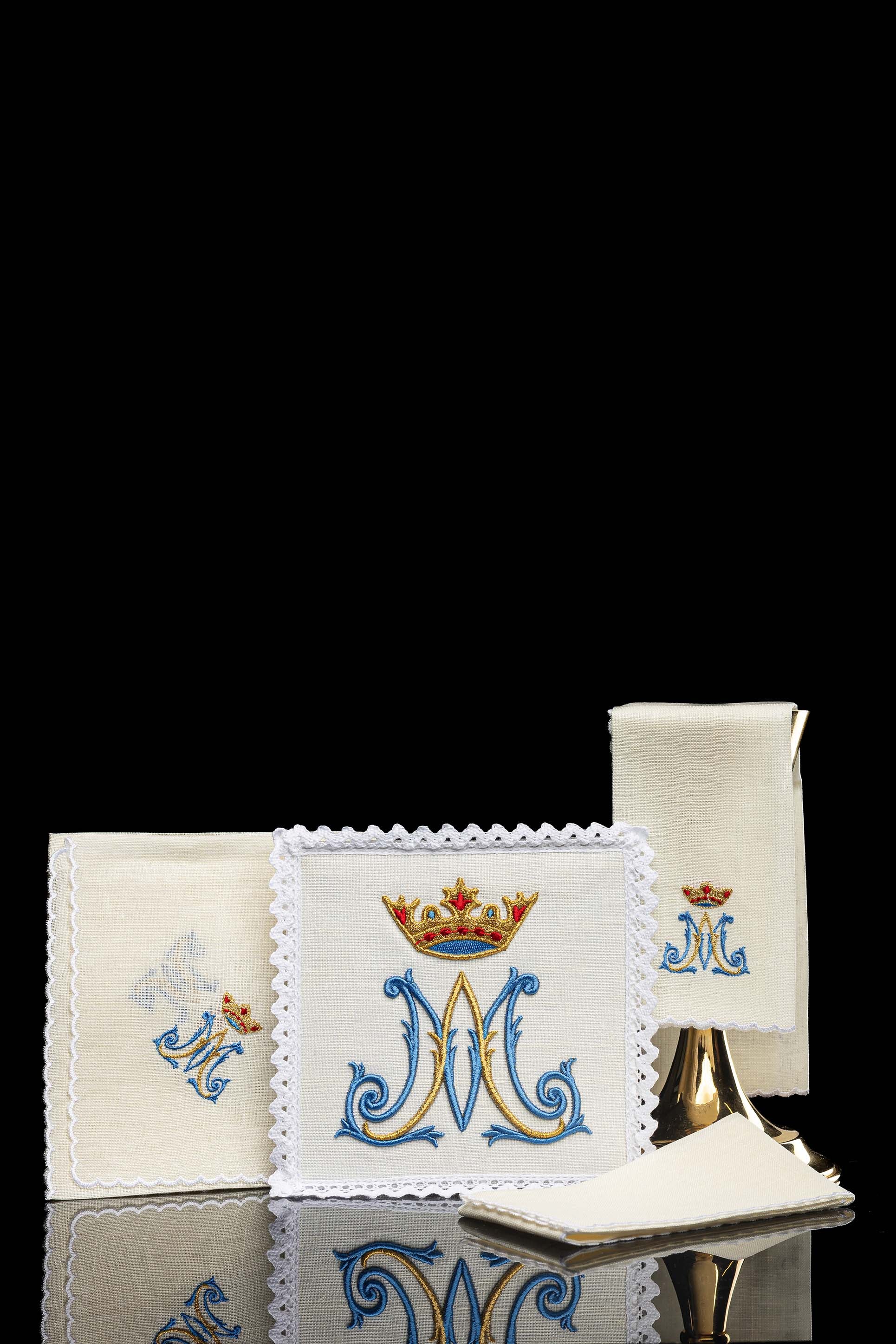 Conjunto de cálice em linho com bordado mariano 3D