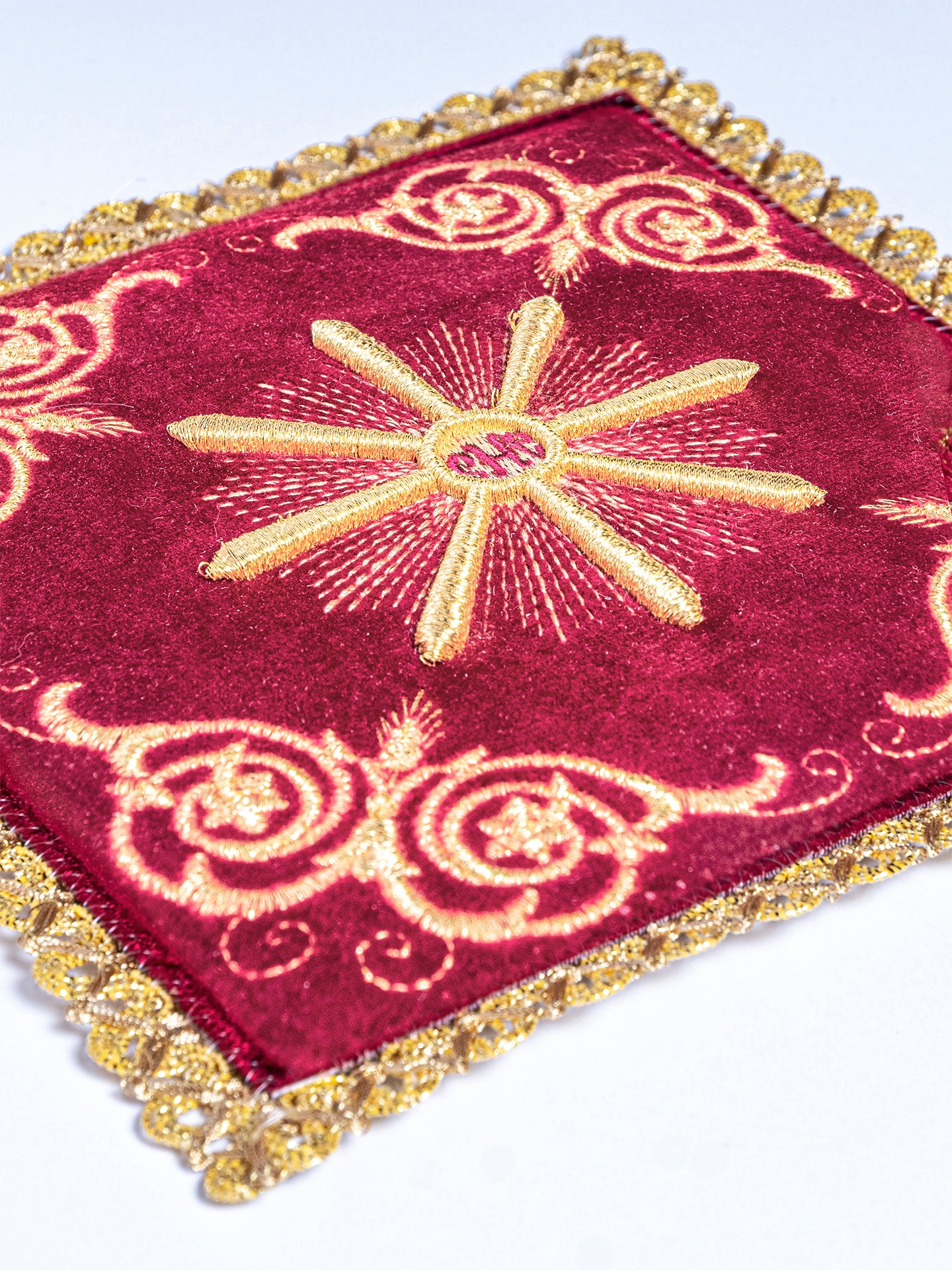 Juego de paños litúrgicos para cáliz bordado de terciopelo rojo