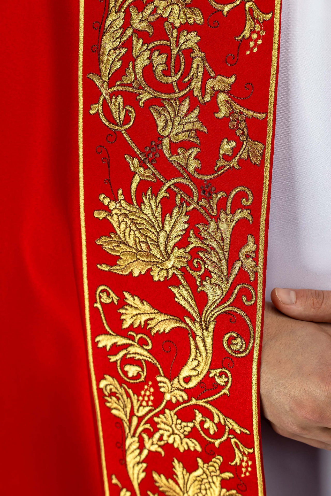 Kapa liturgiczna haftowana Kielich czerwona - ORNATY.PL