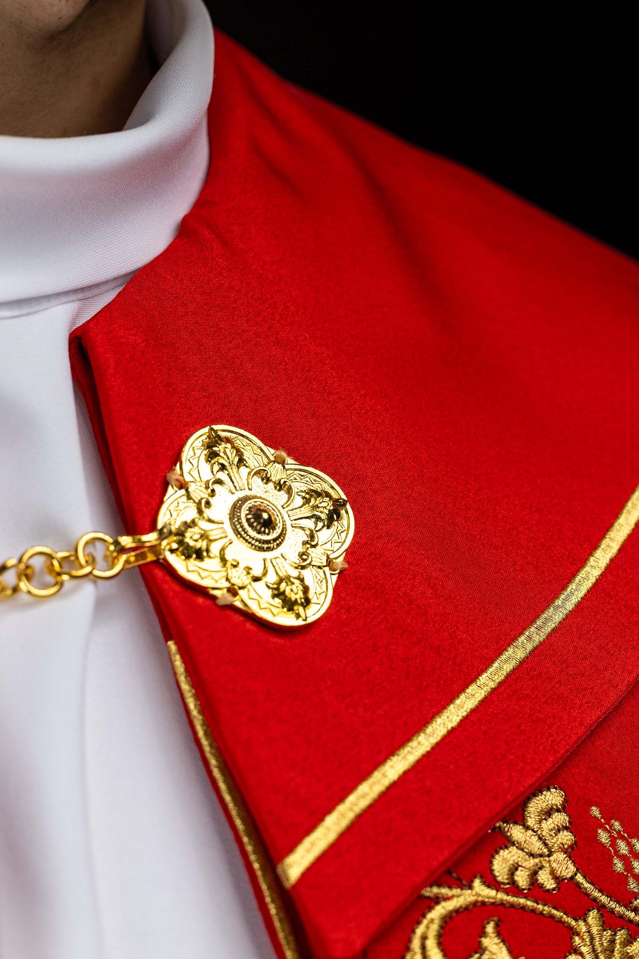 Kapa liturgiczna haftowana Kielich czerwona - ORNATY.PL