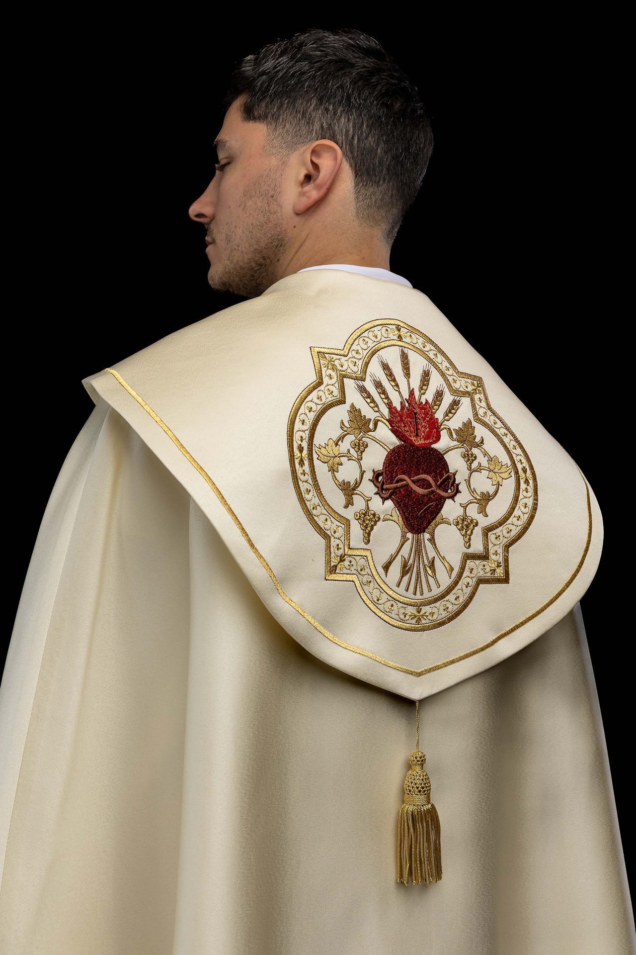 Capa pluvial litúrgica con bordado del Sagrado Corazón de Jesús