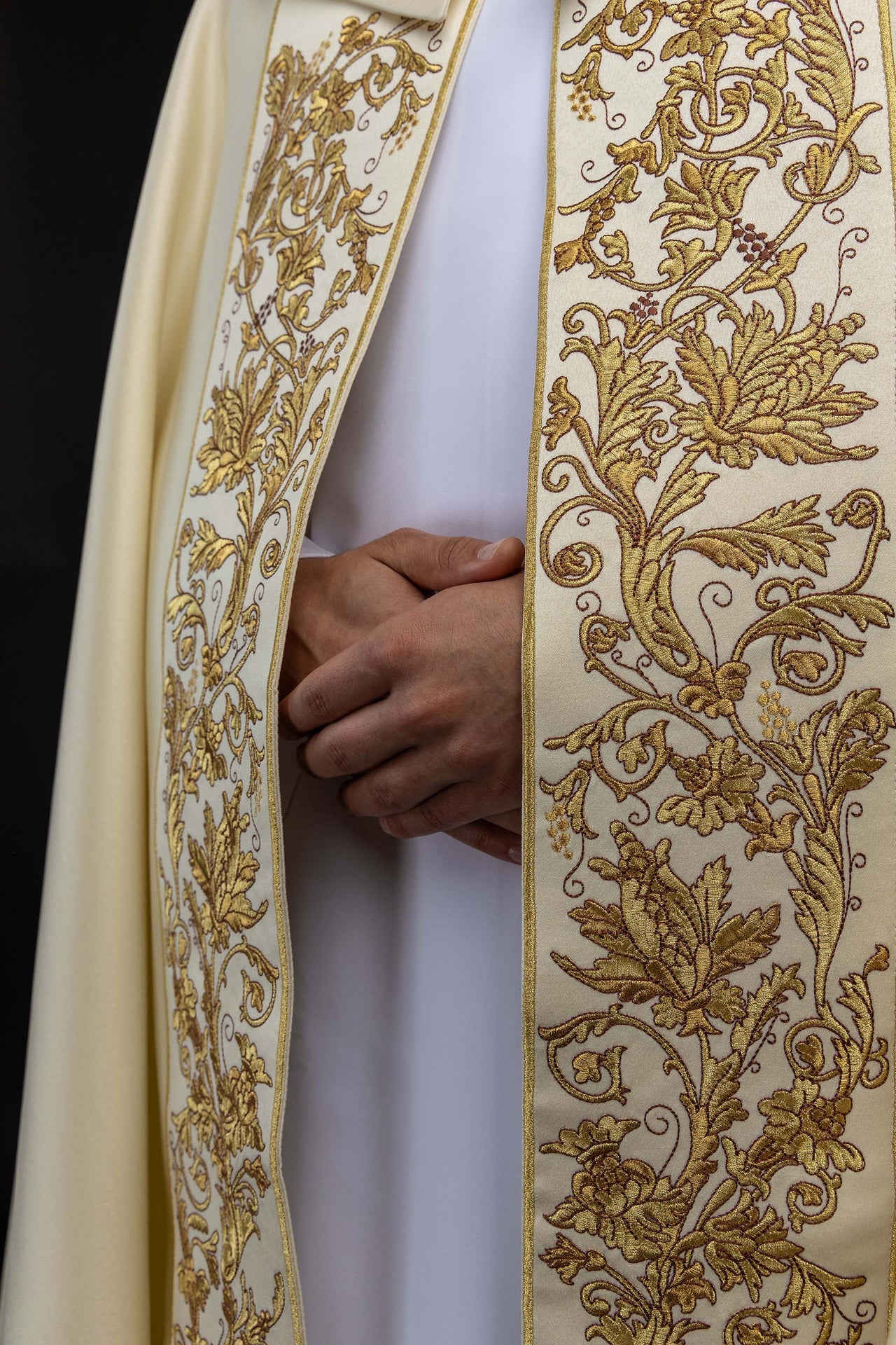 Capa pluvial litúrgica con bordado del Sagrado Corazón de Jesús