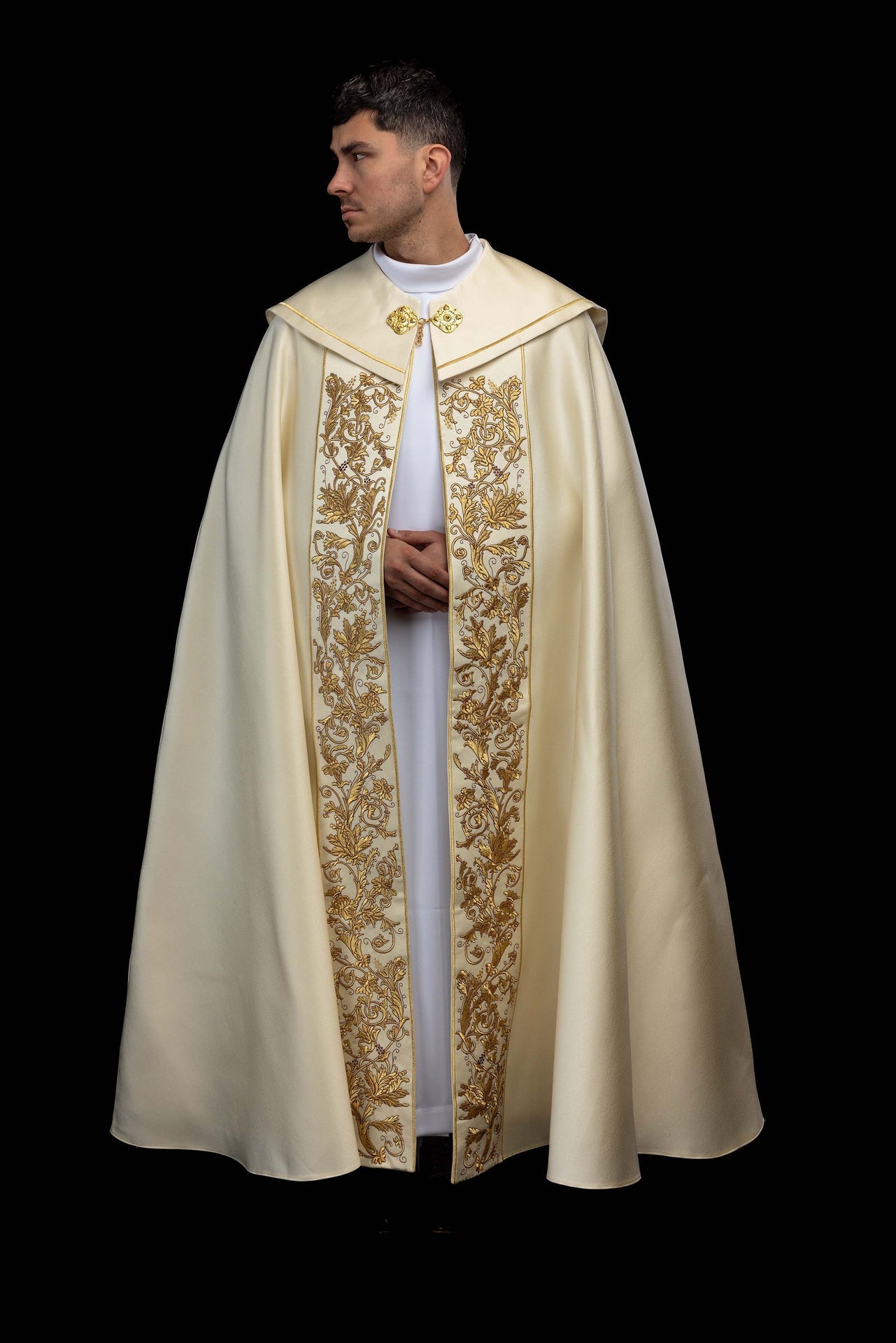 Capa pluvial litúrgica con bordado del Sagrado Corazón de Jesús