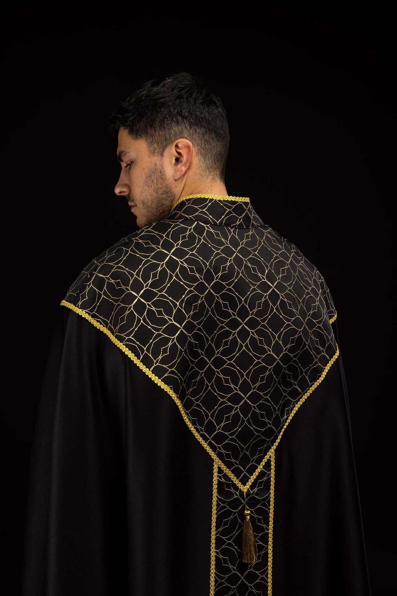 Capa pluvial bordada decorada con tejido jacquard negro