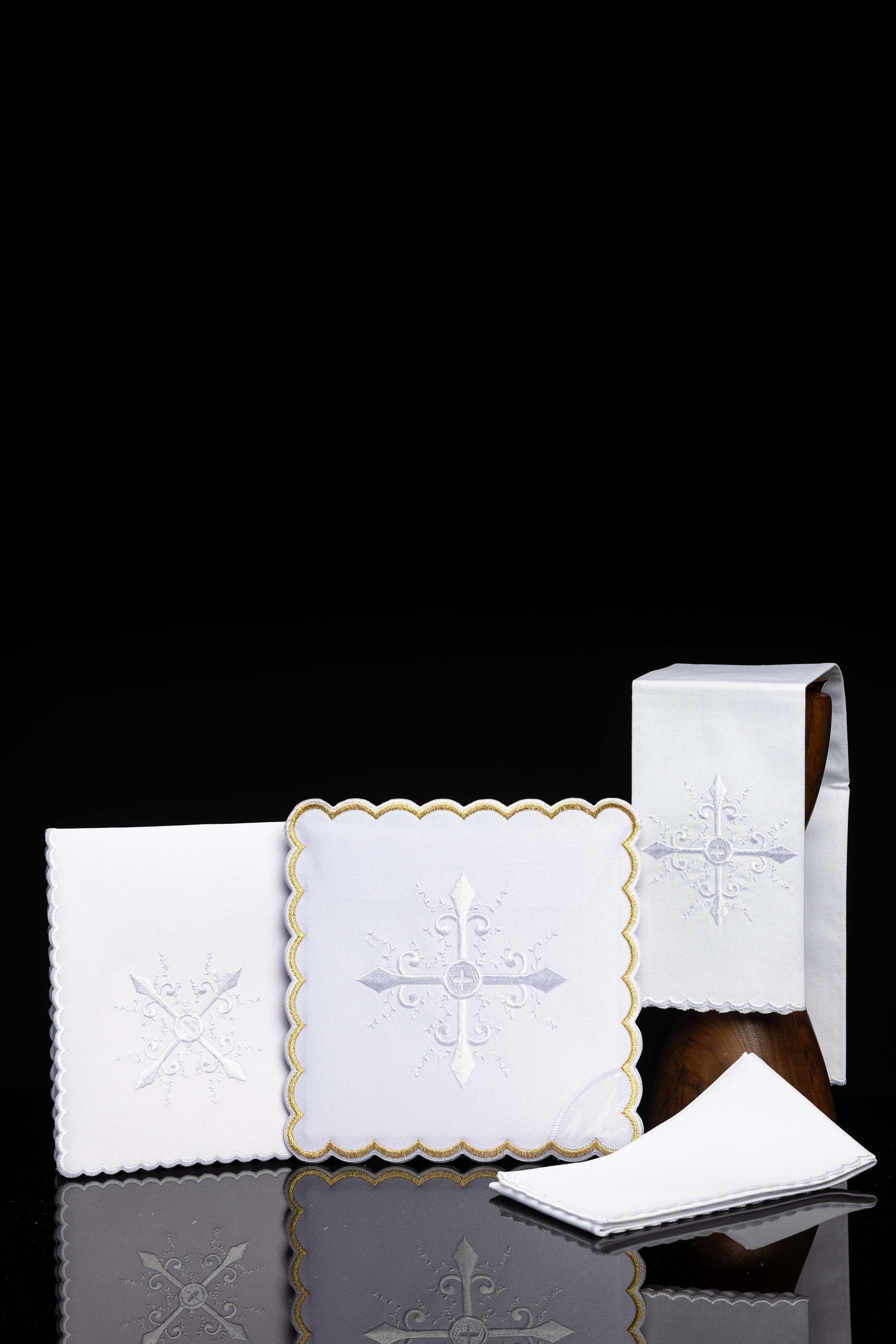 Conjunto de altar com bordados em prata
