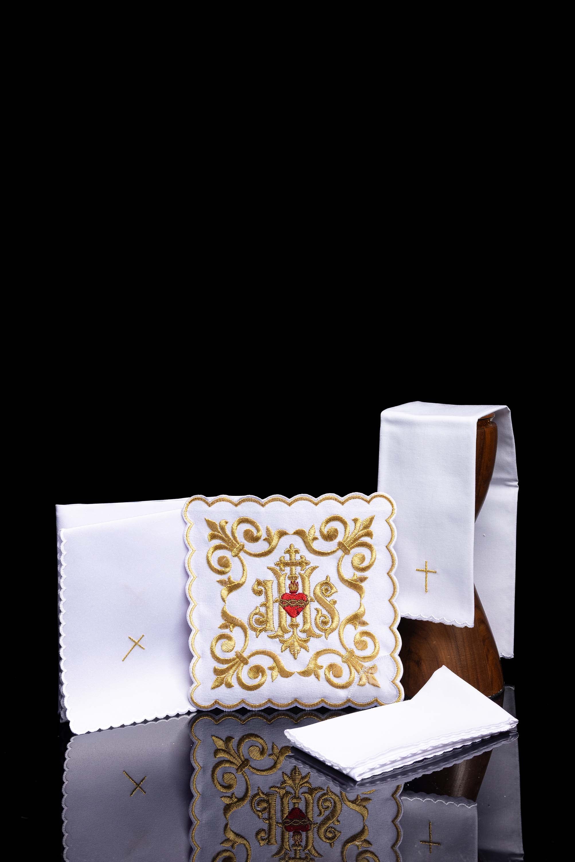 Conjunto de altar IHS ricamente decorado