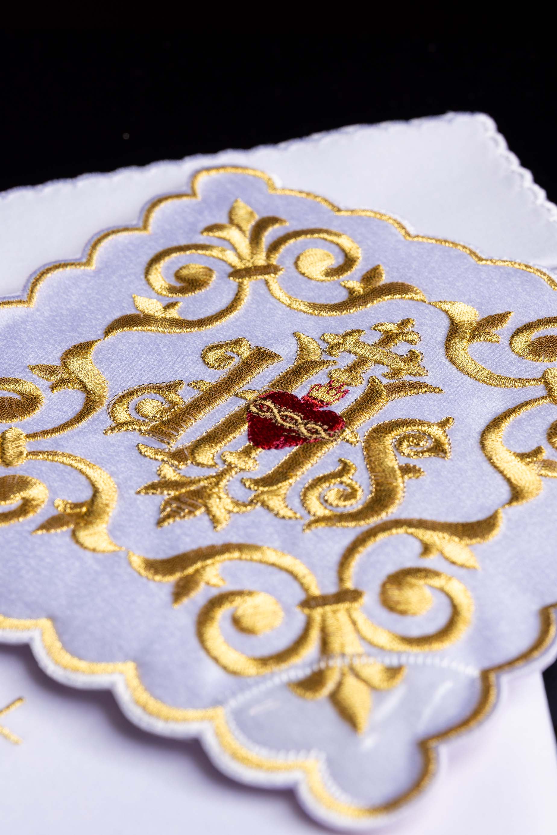 Conjunto de altar IHS ricamente decorado