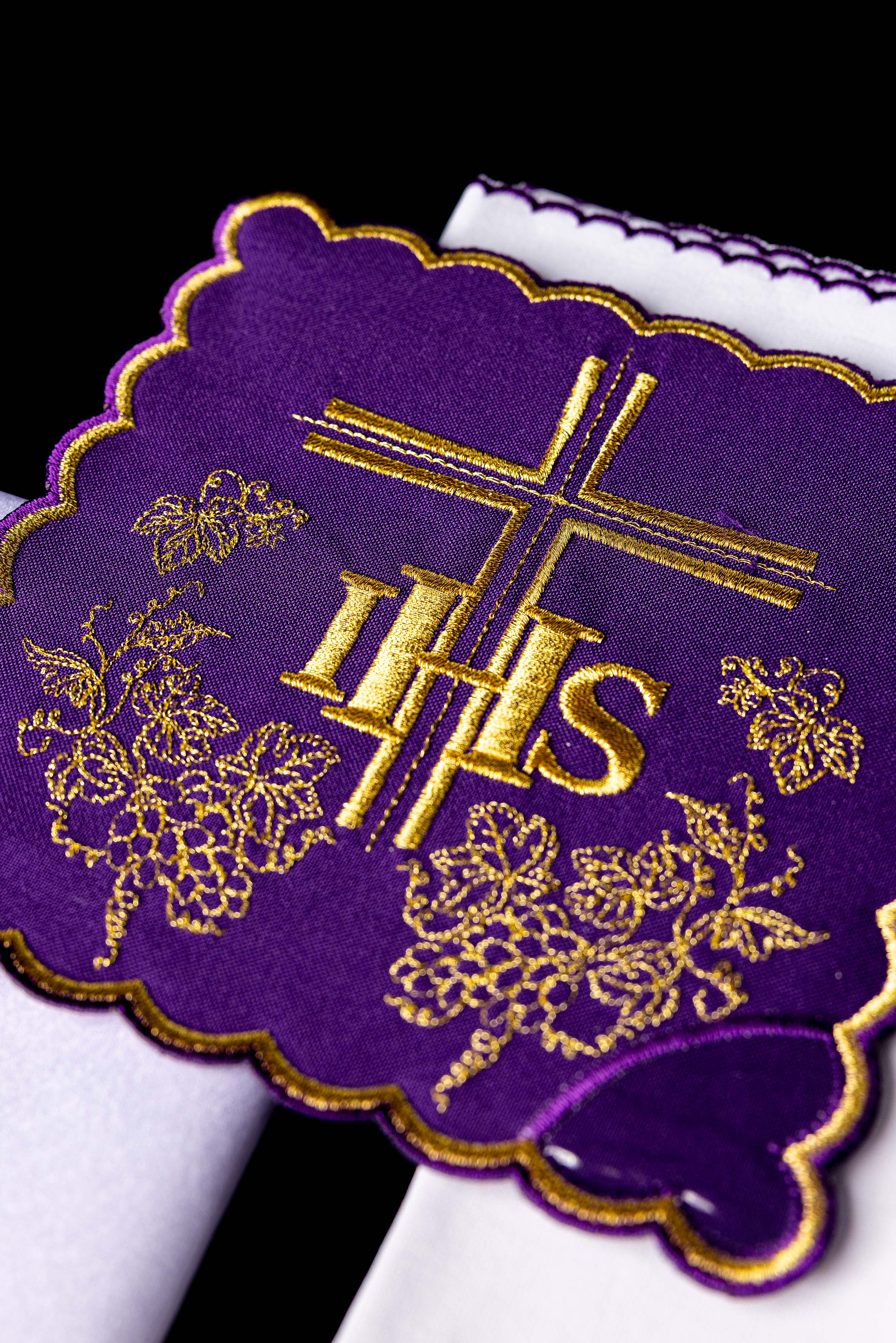 Conjunto de altar roxo com bordado IHS