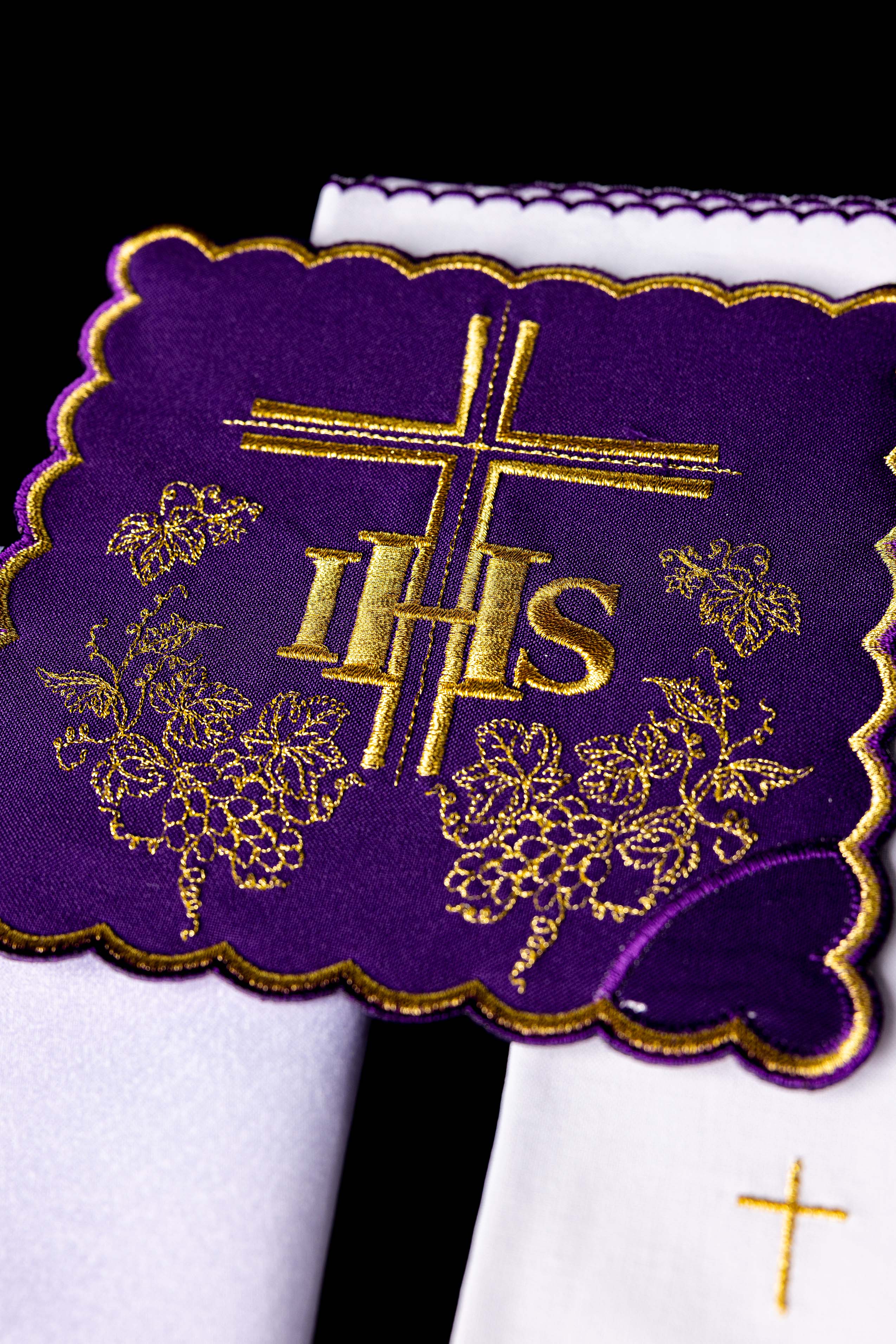 Conjunto de altar roxo com bordado IHS