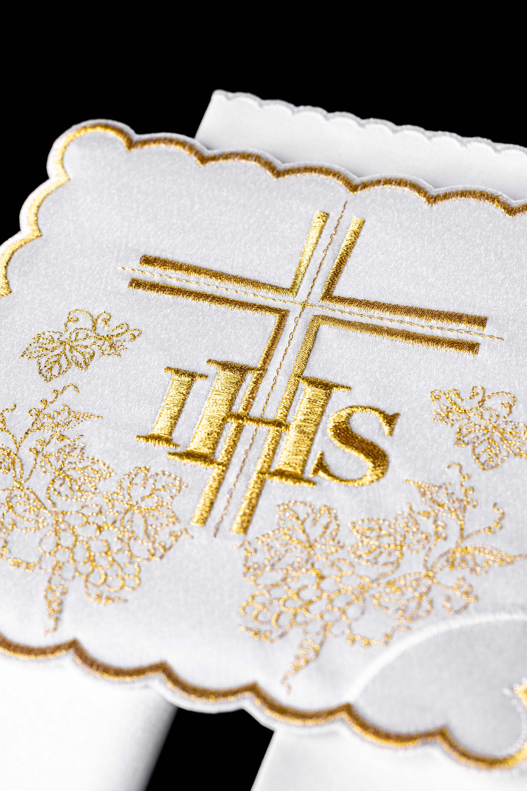 Conjunto de altar com bordados simples em ouro