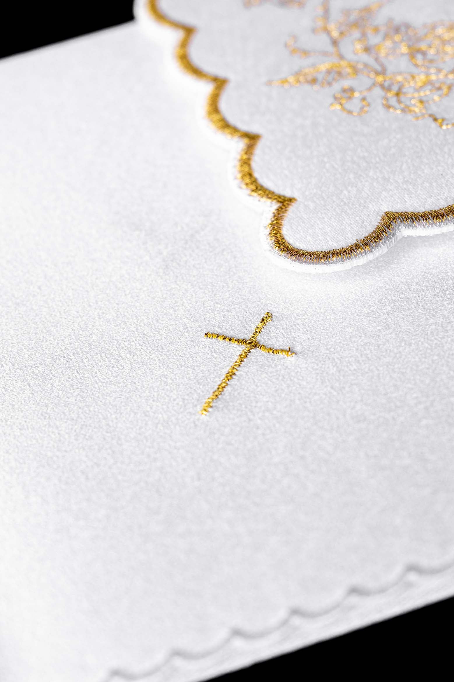 Conjunto de altar com bordados simples em ouro