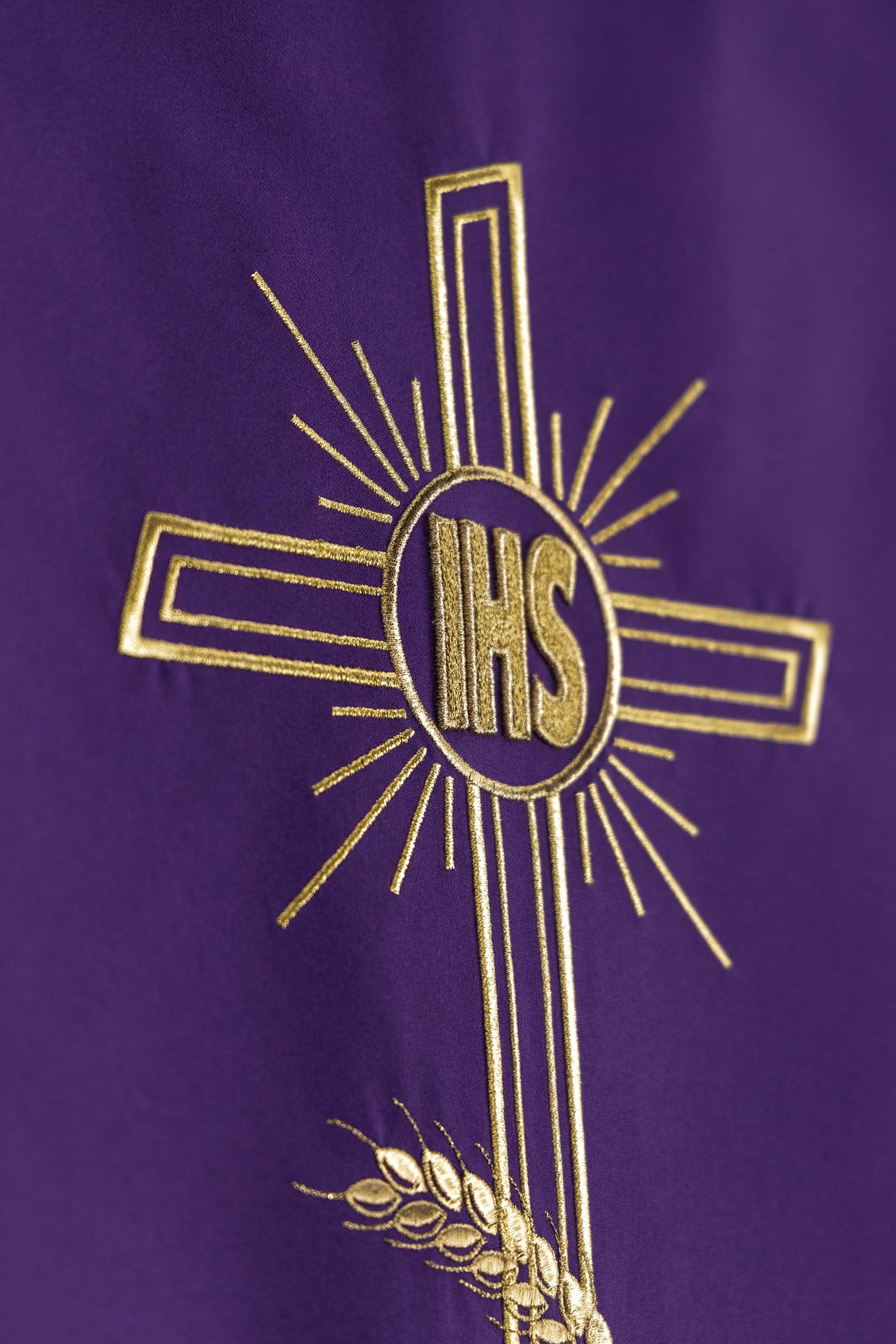 Capa Ambon Roxa Bordada IHS e Cruz - Roxo