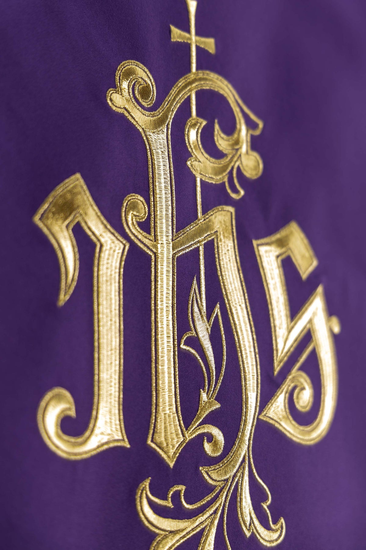 Capa de ambon roxa com bordado clássico IHS - roxo