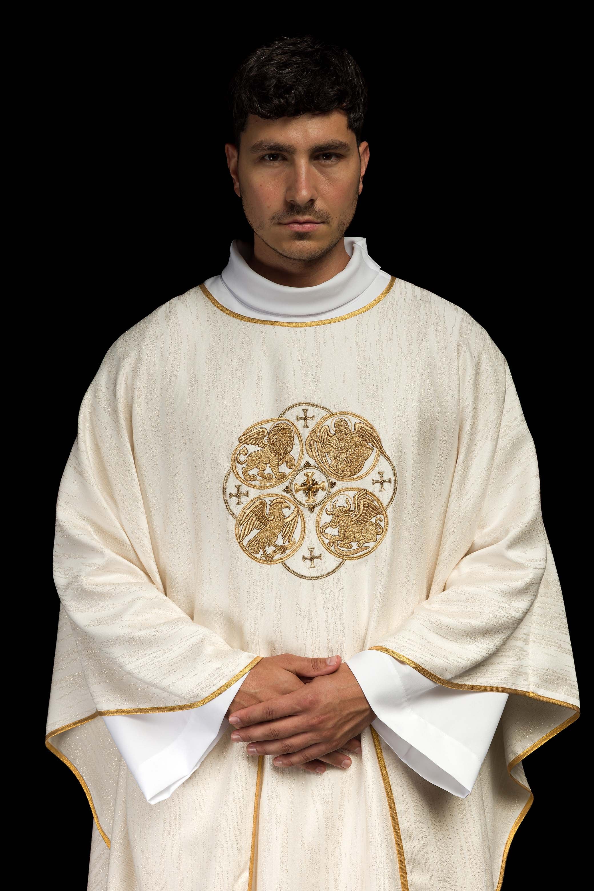 Casula crua com bordado dos 4 Evangelistas em tecido decorativo