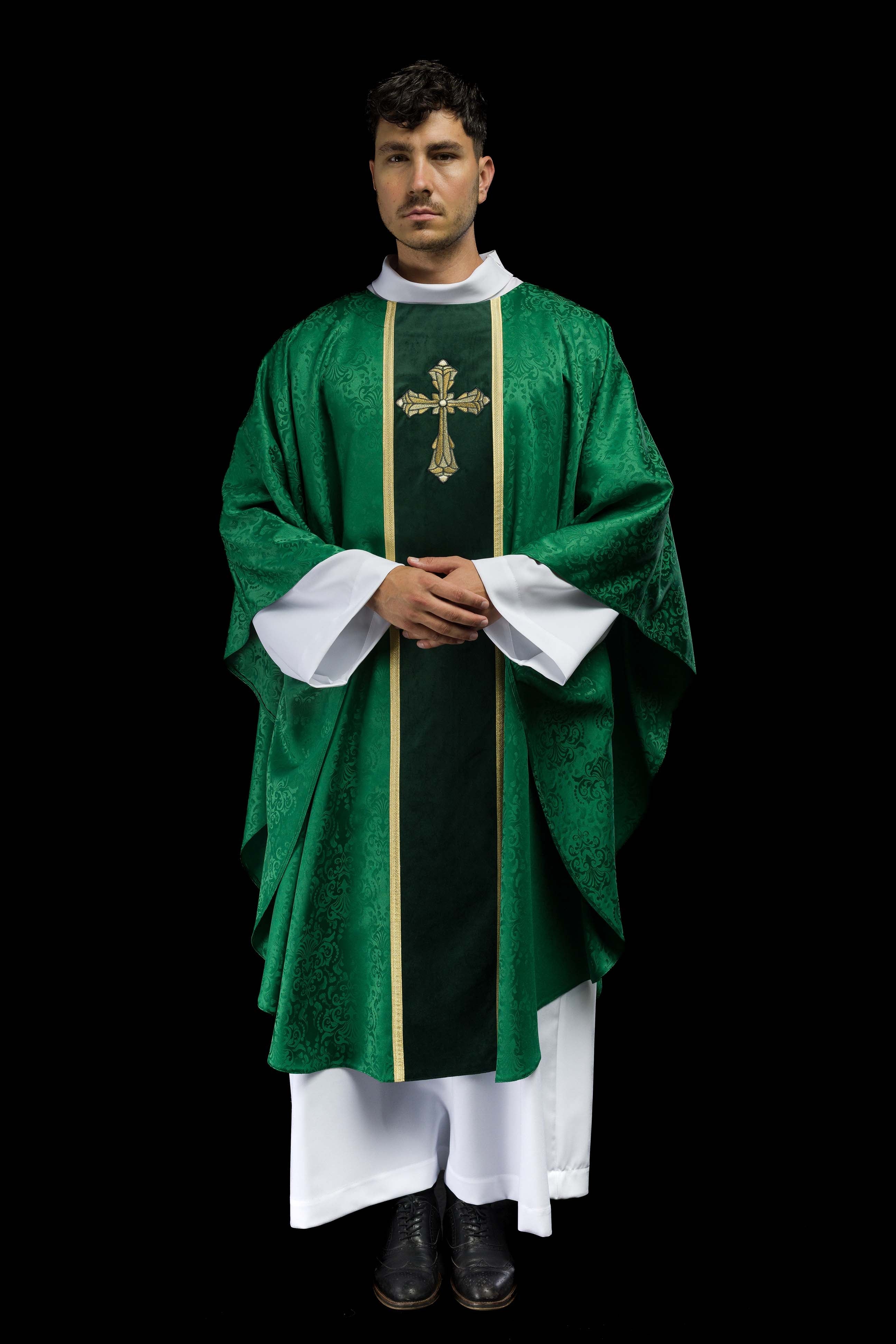 Casula litúrgica verde com estola e cruz bordada a jacquard