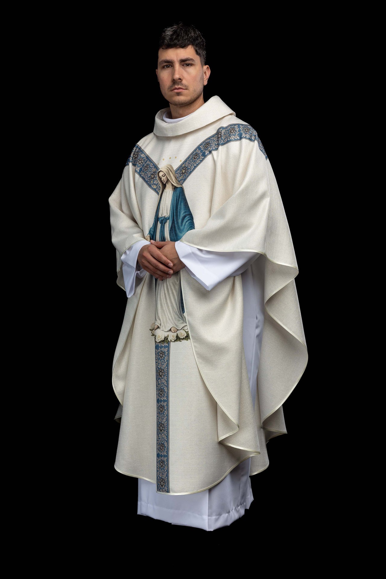 Casulla estampada con la imagen de la Inmaculada Concepción