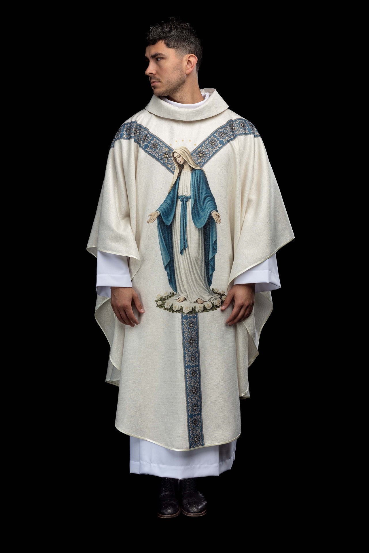 Casulla estampada con la imagen de la Inmaculada Concepción
