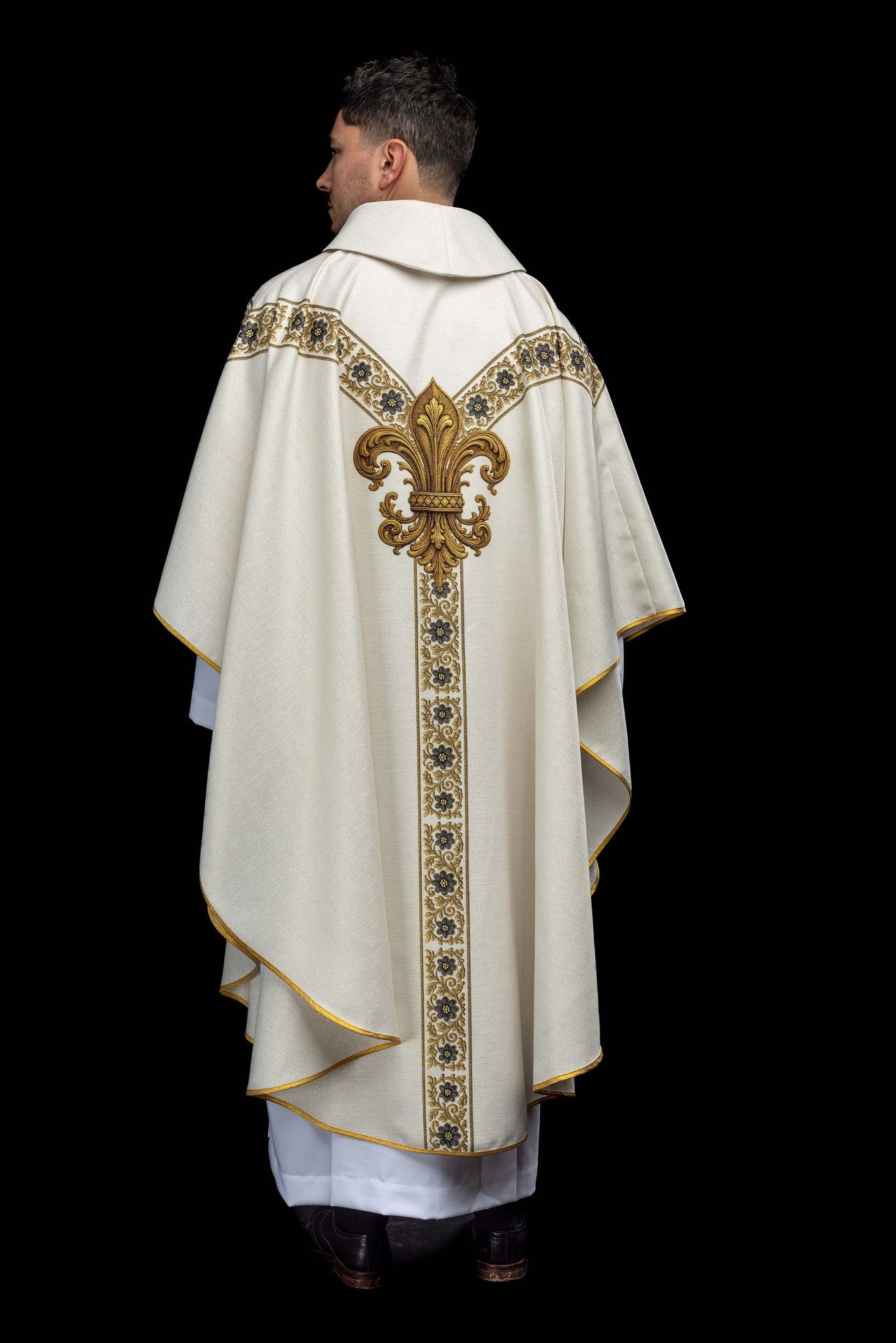 Casulla estampada con la imagen de la Inmaculada Concepción