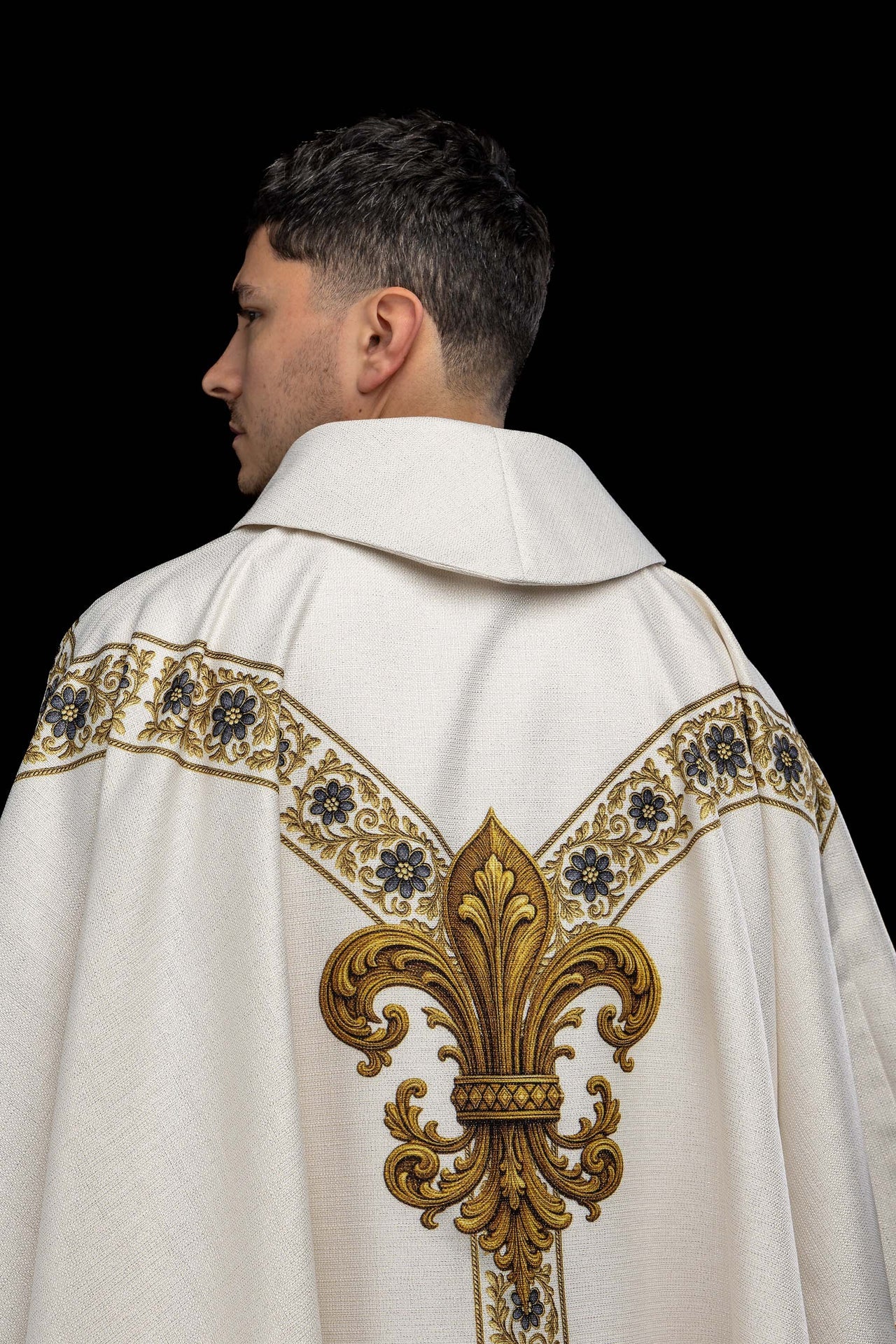 Casulla estampada con la imagen de la Inmaculada Concepción