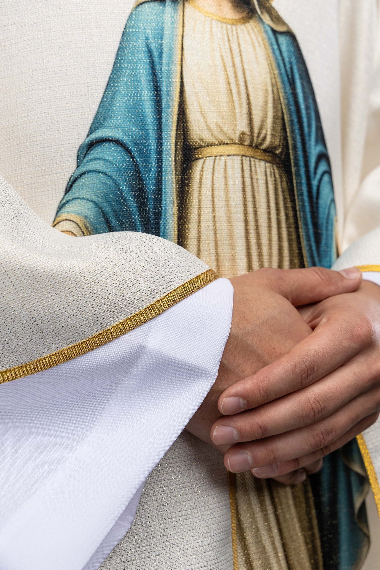 Casulla estampada con la imagen de la Inmaculada Concepción