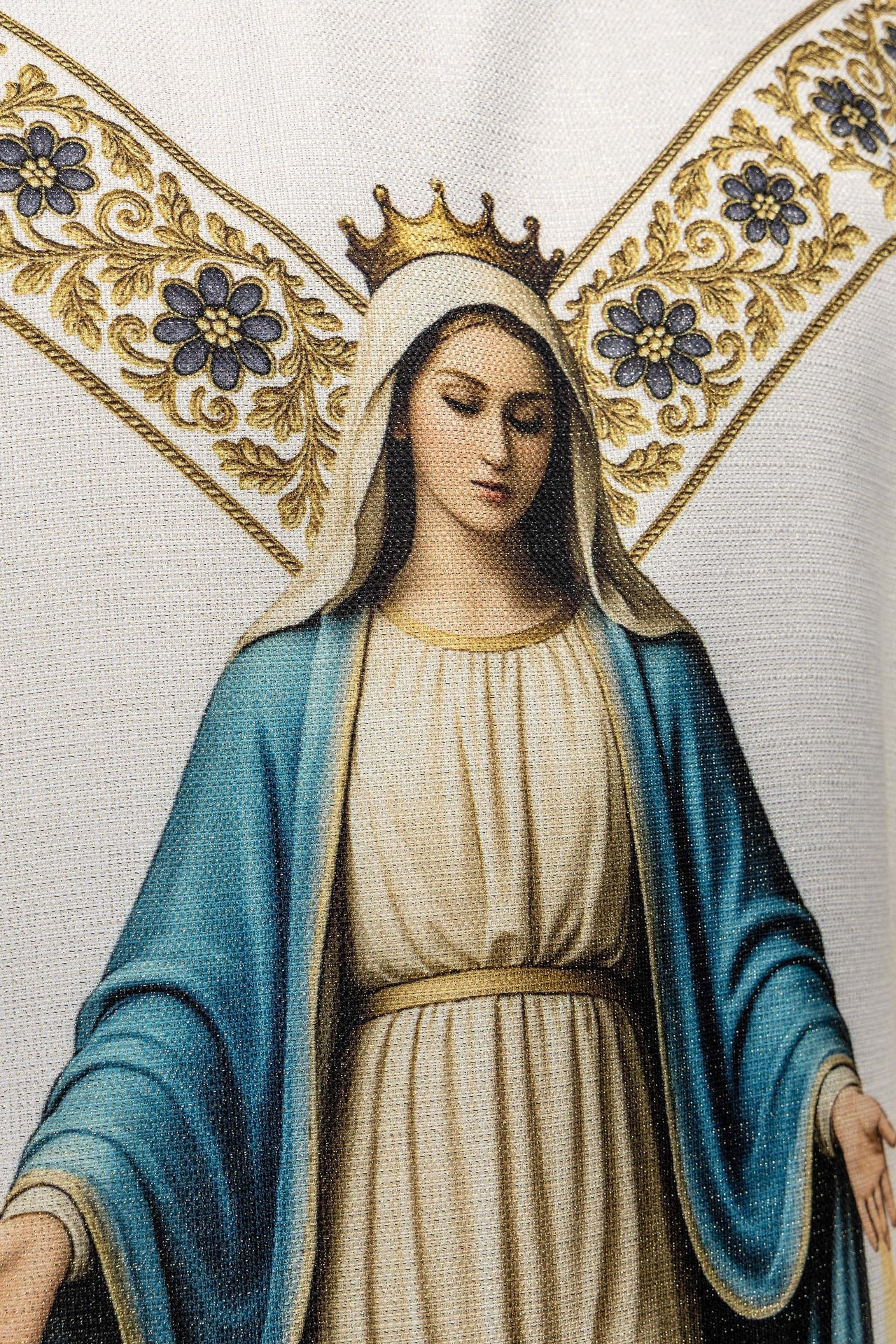 Casulla estampada con la imagen de la Inmaculada Concepción