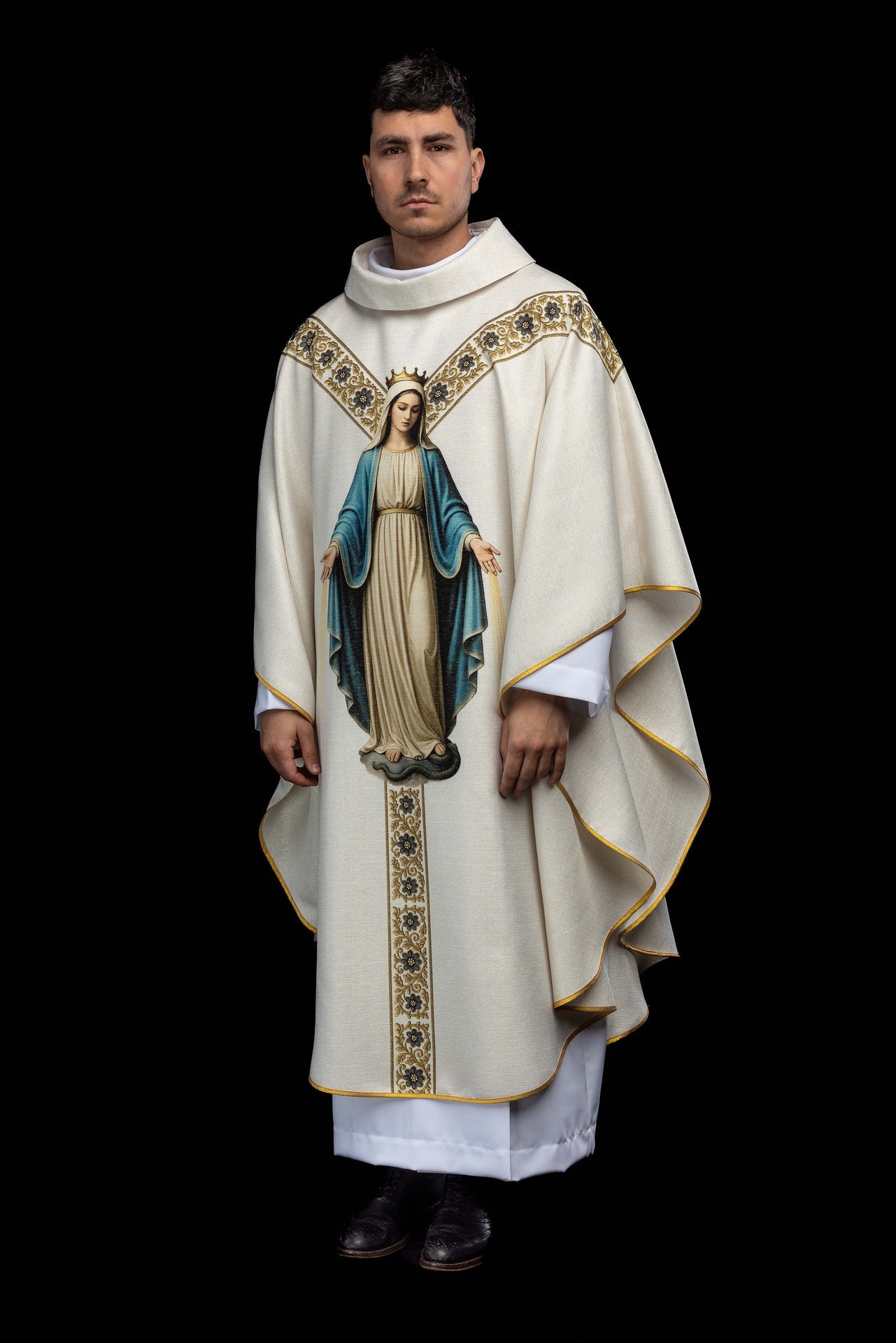 Casulla estampada con la imagen de la Inmaculada Concepción