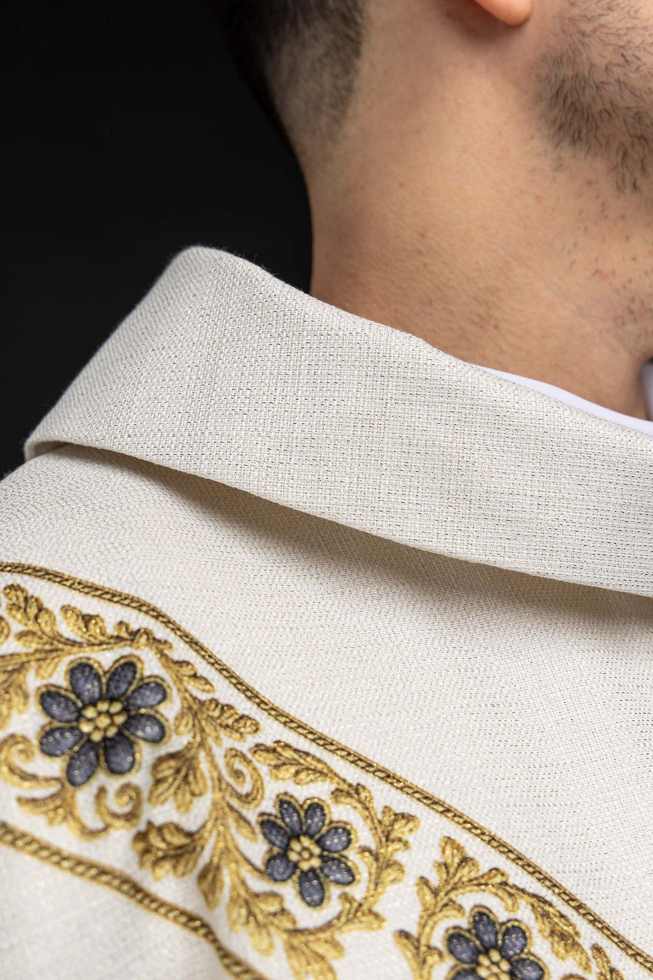 Casulla estampada con la imagen de la Inmaculada Concepción