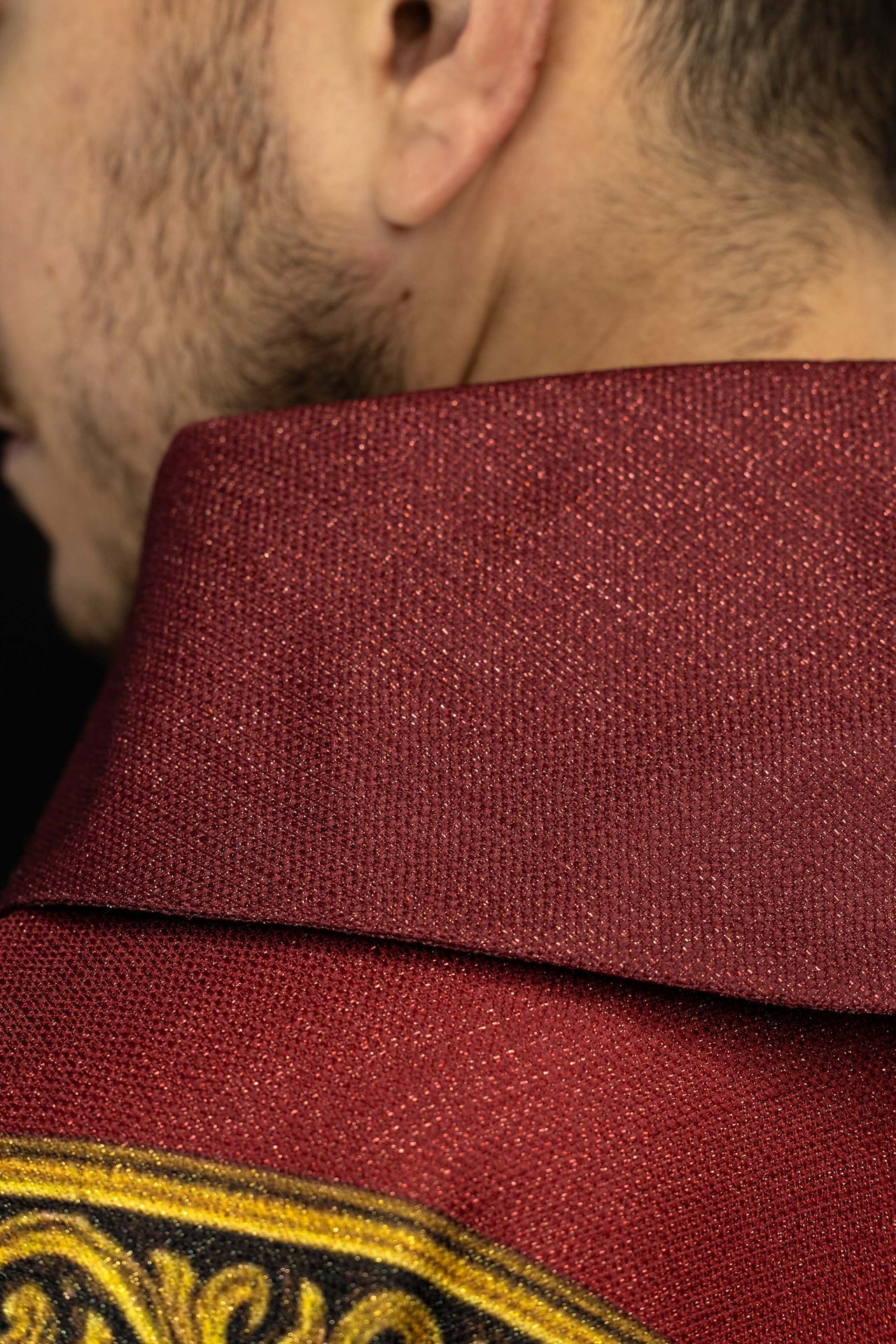 Ornat drukowany Pax czerwony z bogatym złotym zdobieniem - ORNATY.PL