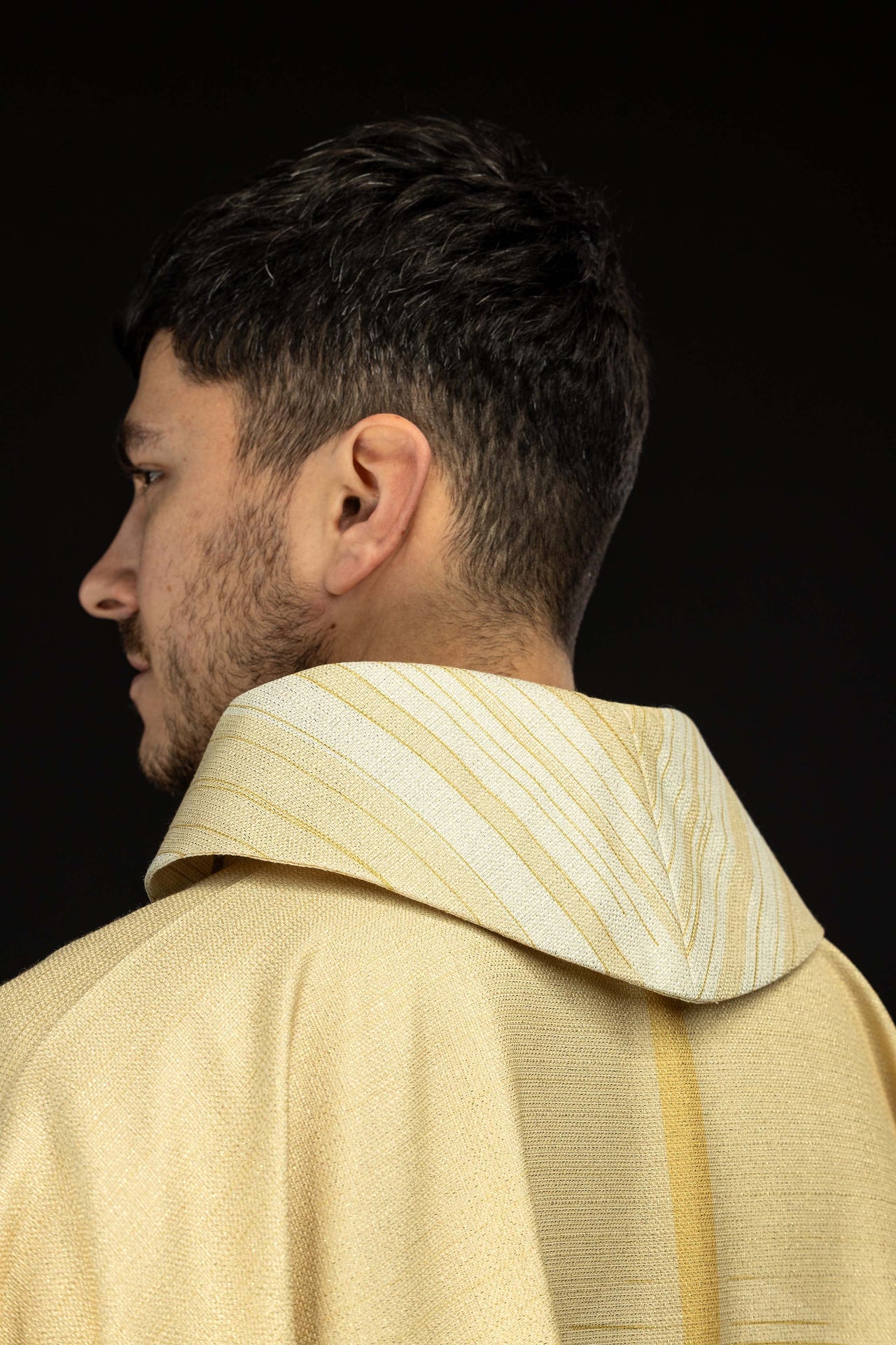 Ornat drukowany ecru z motywem krzyża - ORNATY.PL