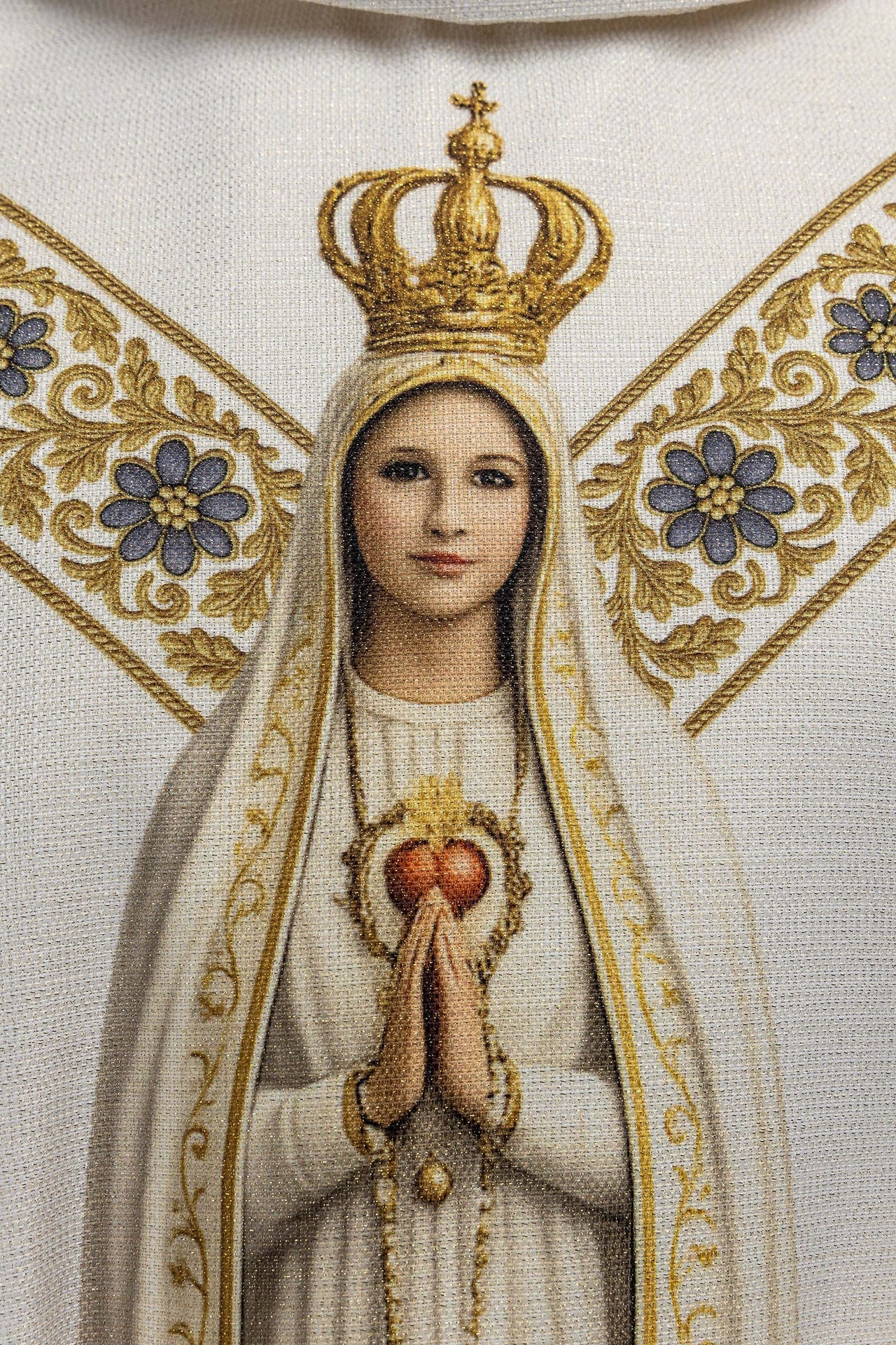 Casulla estampada con la imagen de Nuestra Señora de Fátima