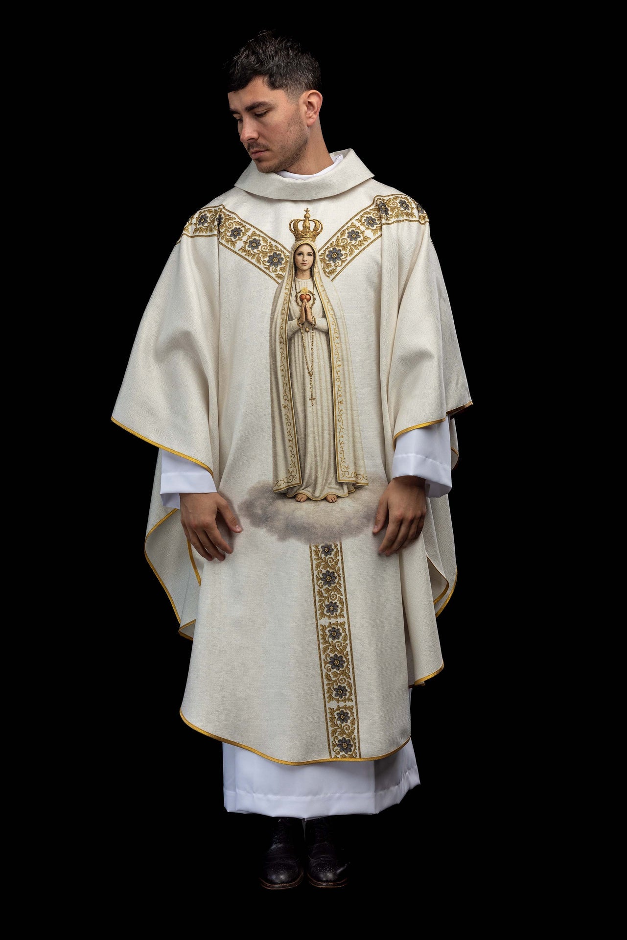 Casulla estampada con la imagen de Nuestra Señora de Fátima
