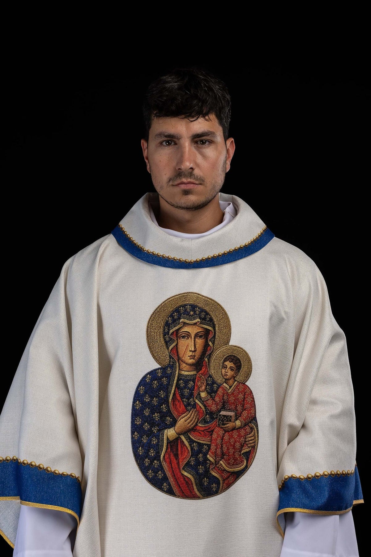 Casulla estampada con la imagen de Nuestra Señora de Częstochowa