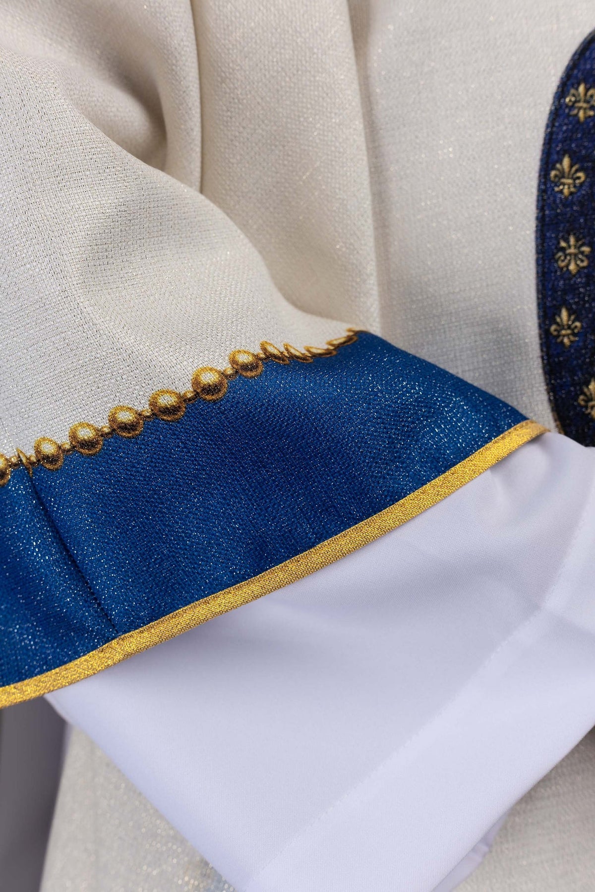 Casulla estampada con la imagen de Nuestra Señora de Częstochowa