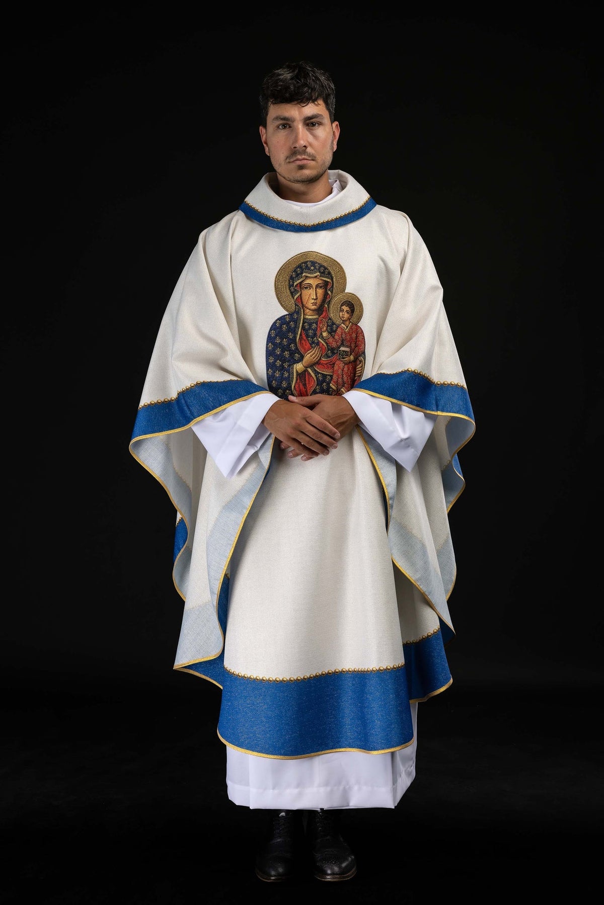 Casulla estampada con la imagen de Nuestra Señora de Częstochowa