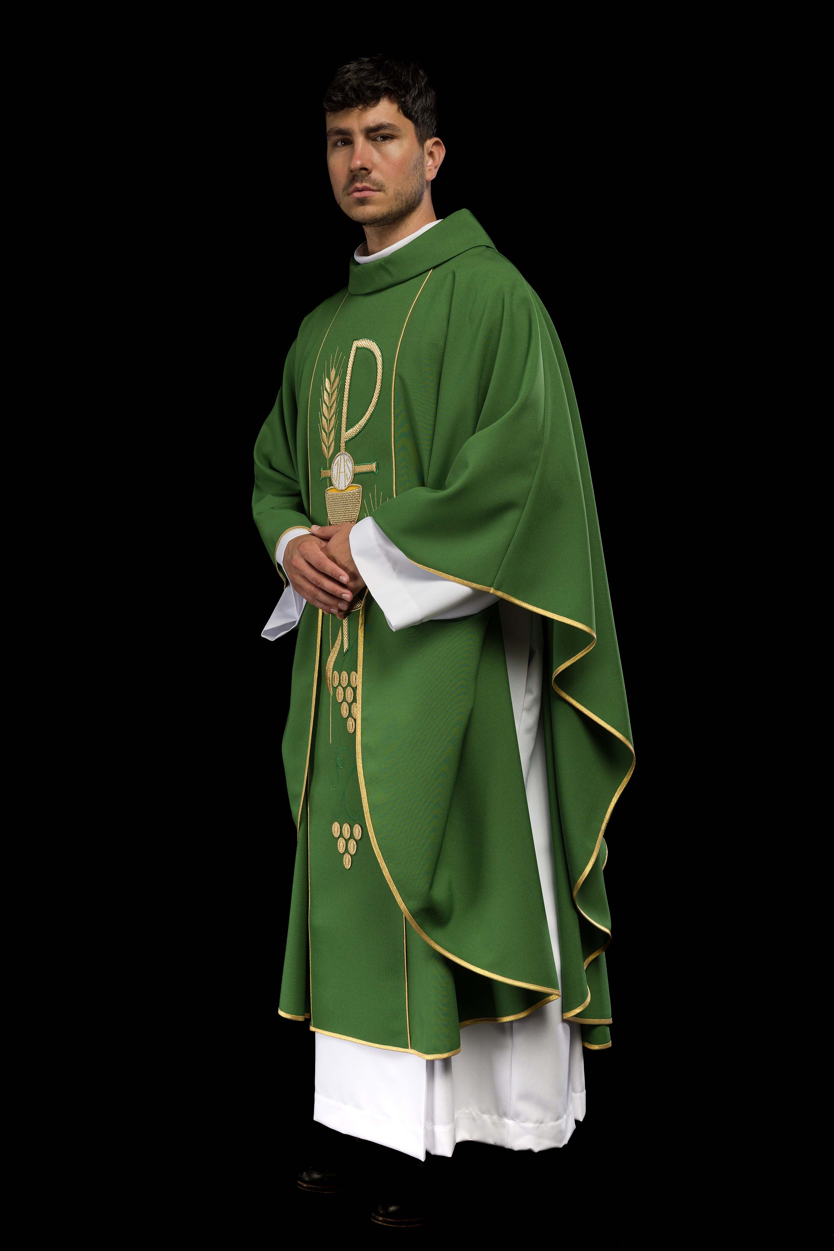 Casula verde com cálice e bordado IHS