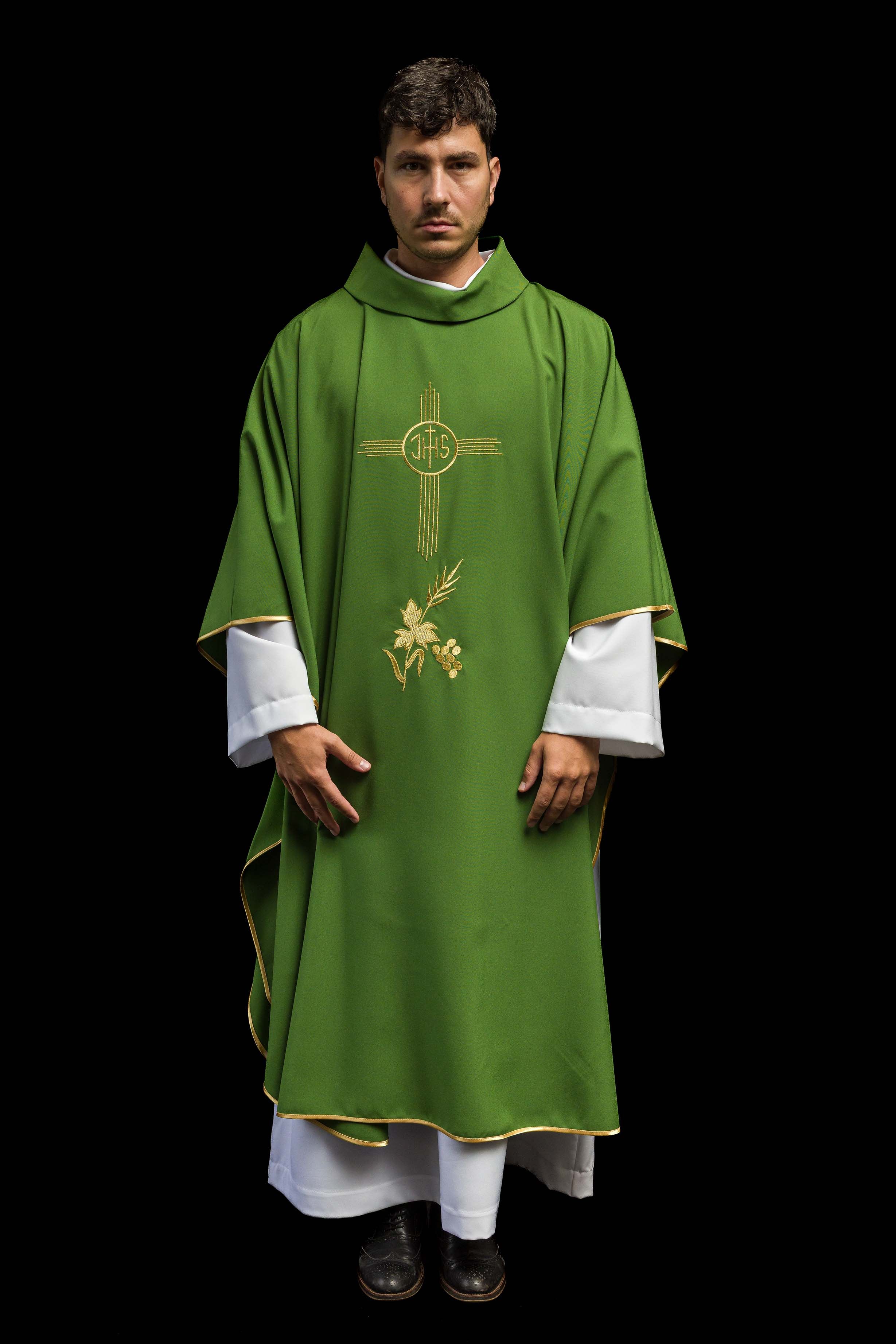 Casula verde com bordado IHS