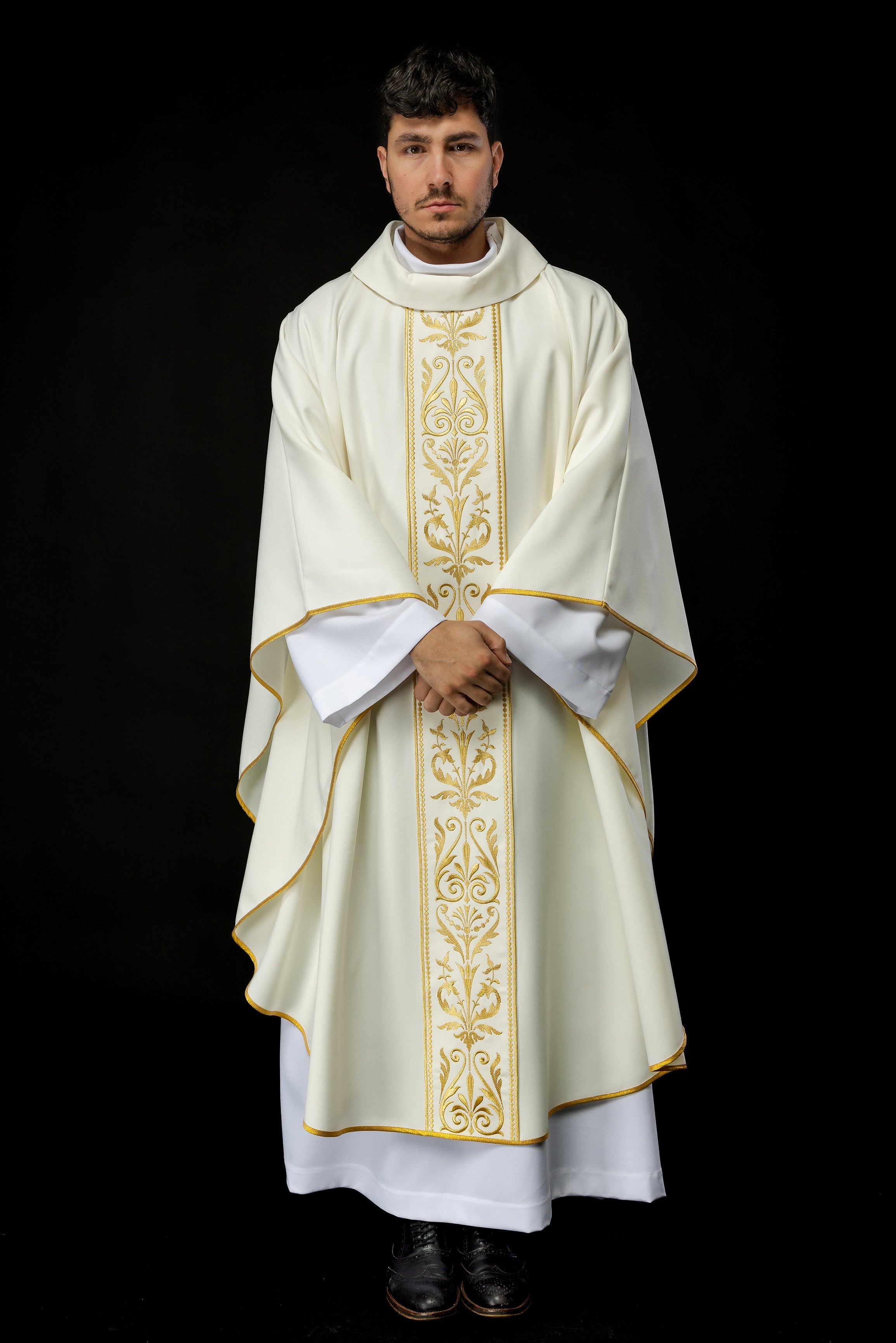 paramentos litúrgicos sacerdotais - casulas - estolas - capas - casulas.pt