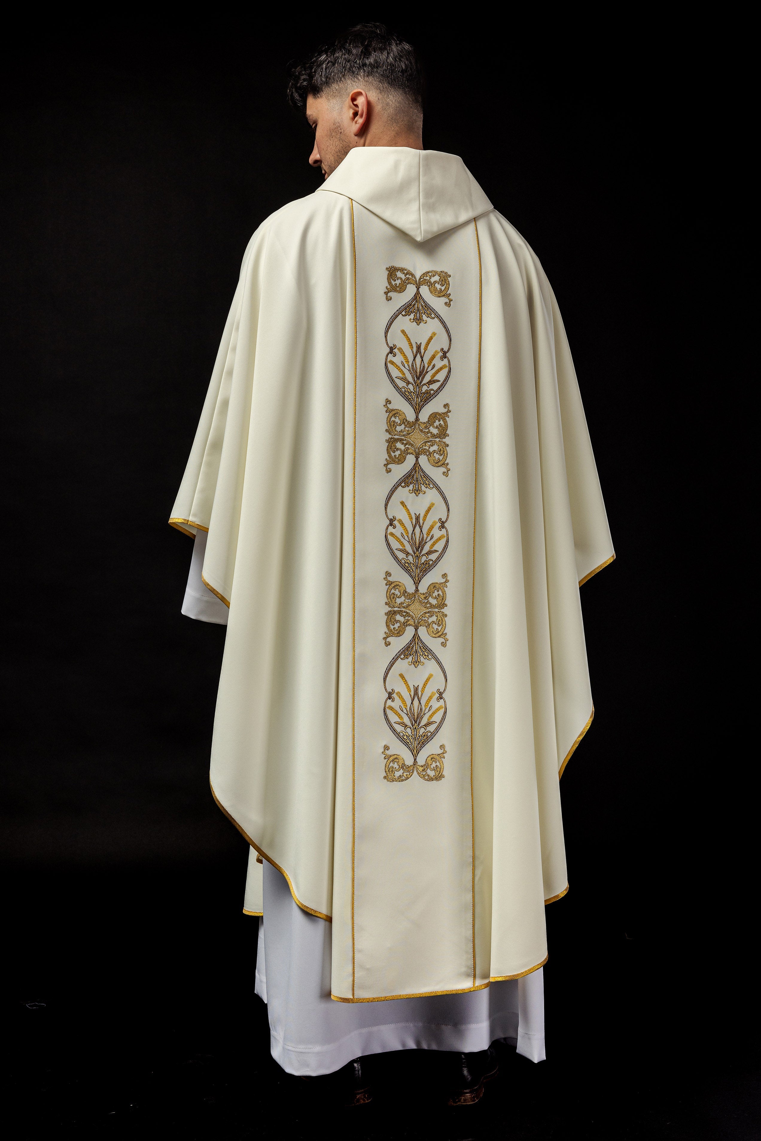 paramentos litúrgicos sacerdotais - casulas - estolas - capas - casulas.pt