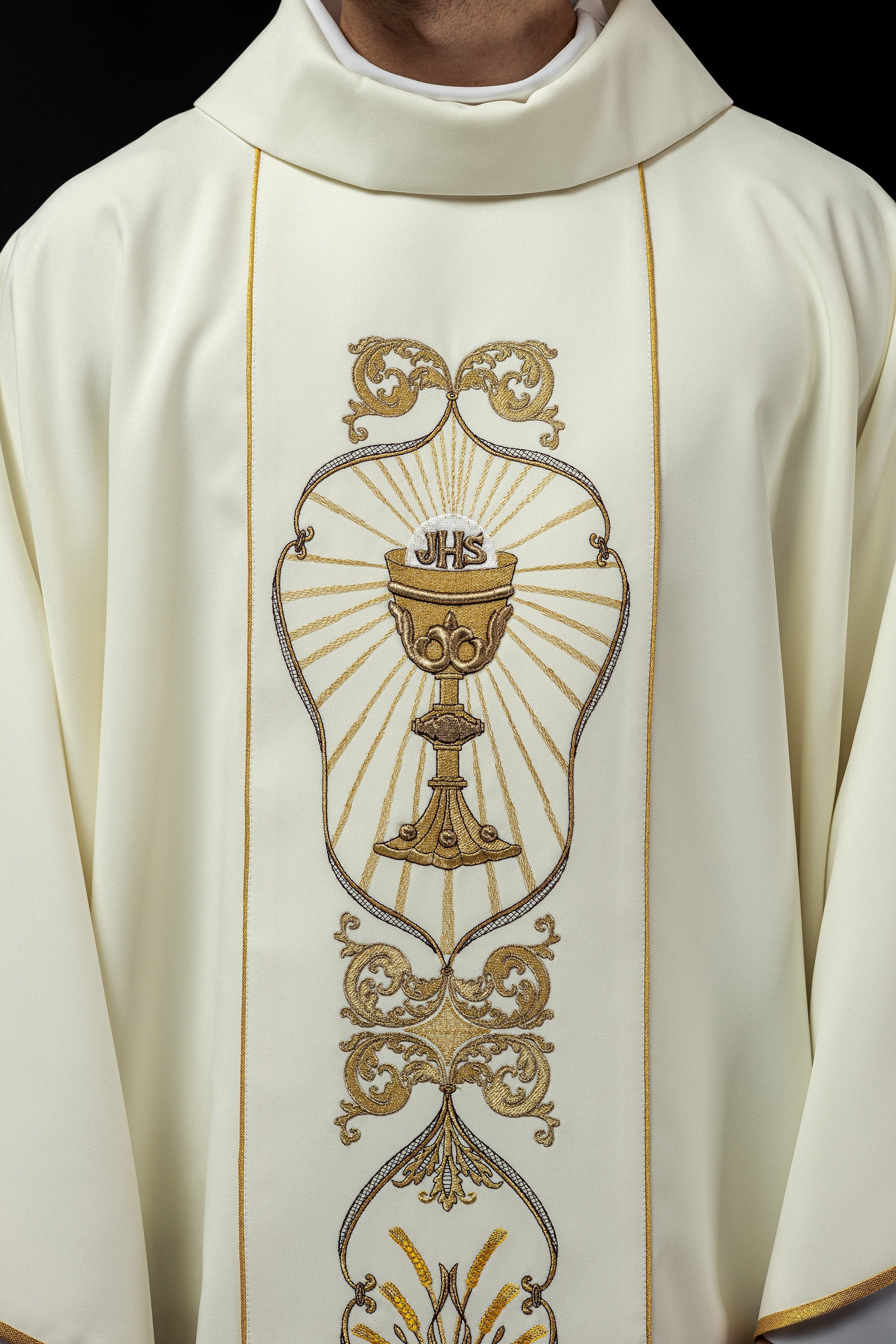 paramentos litúrgicos sacerdotais - casulas - estolas - capas - casulas.pt
