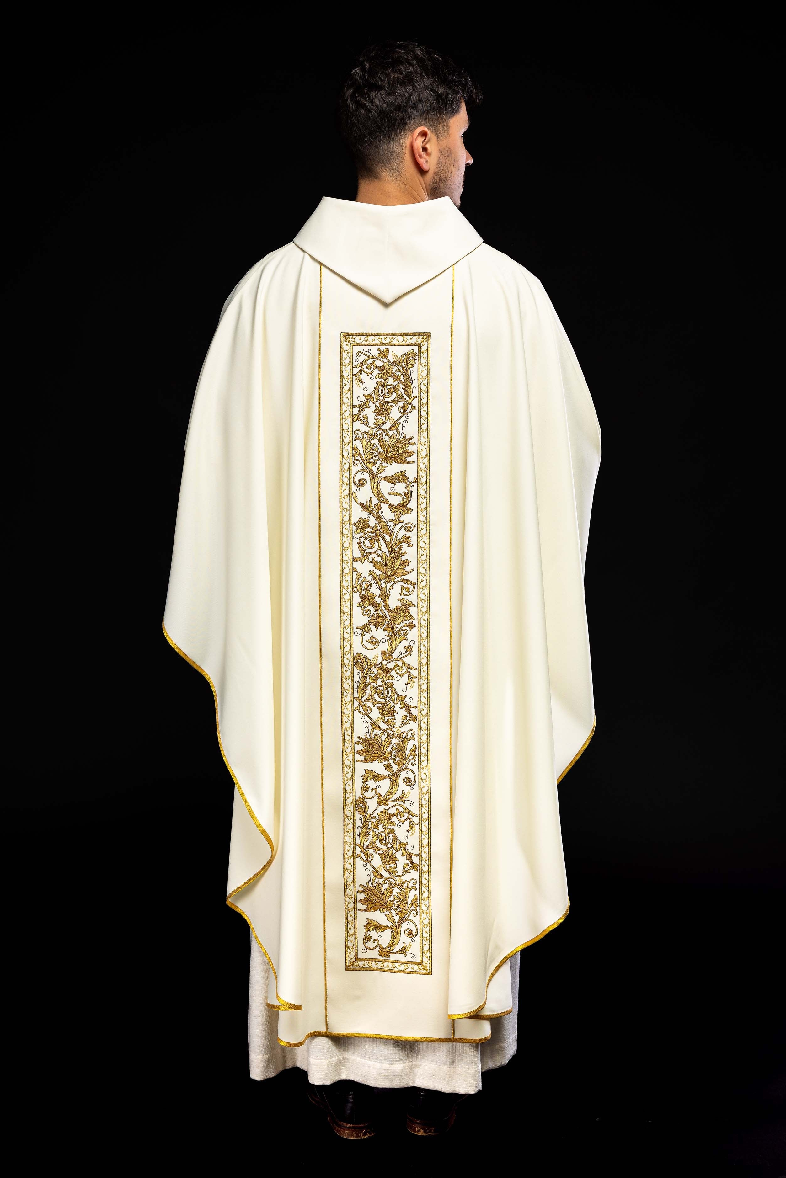 paramentos litúrgicos sacerdotais - casulas - estolas - capas - casulas.pt
