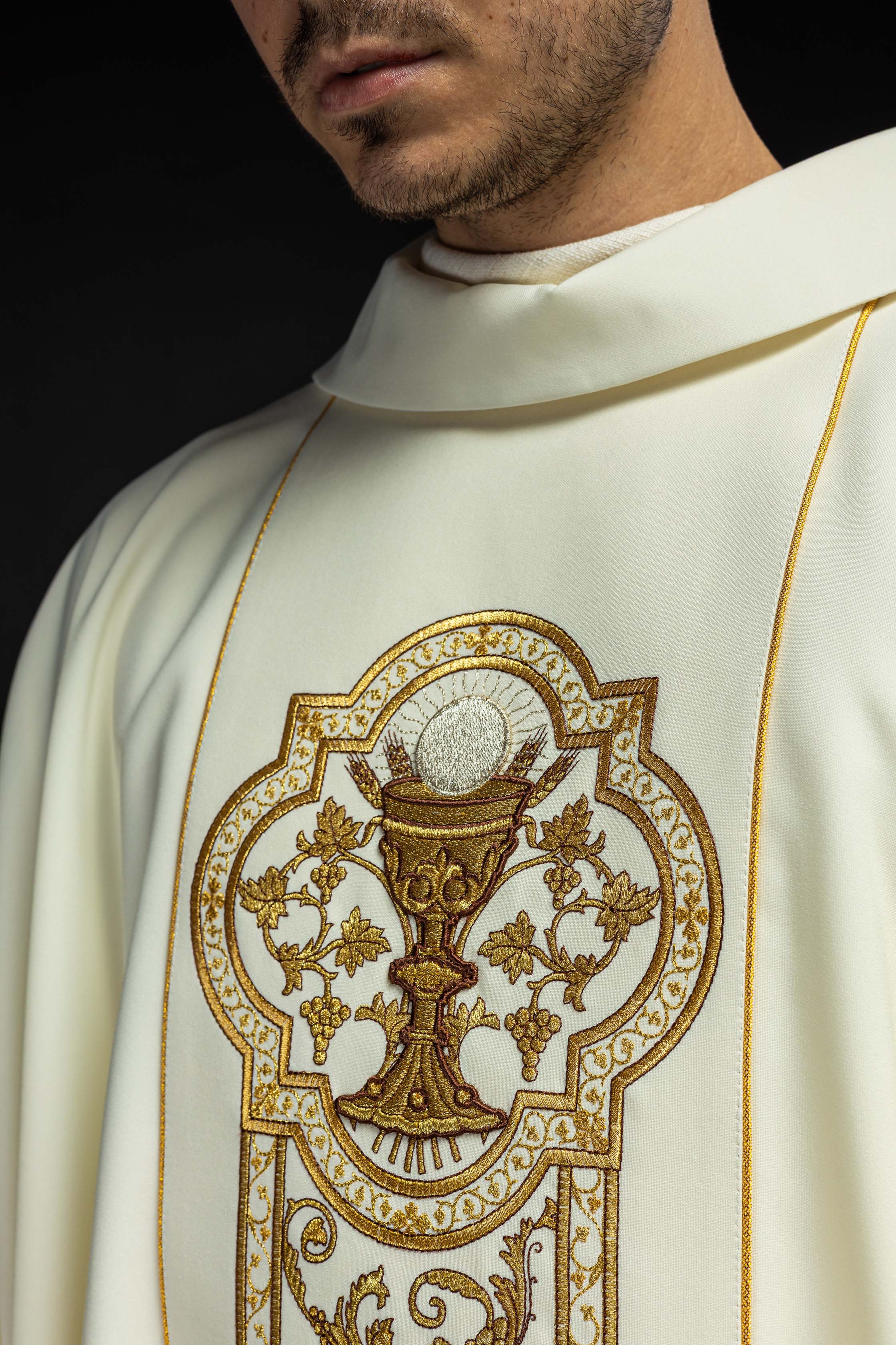 paramentos litúrgicos sacerdotais - casulas - estolas - capas - casulas.pt
