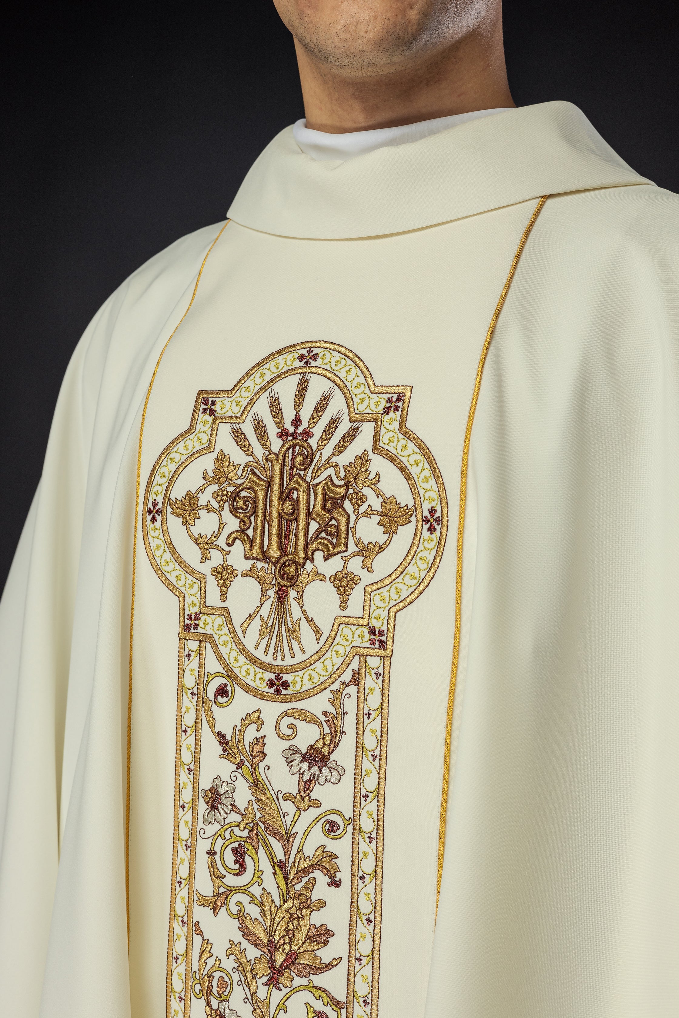 paramentos litúrgicos sacerdotais - casulas - estolas - capas - casulas.pt