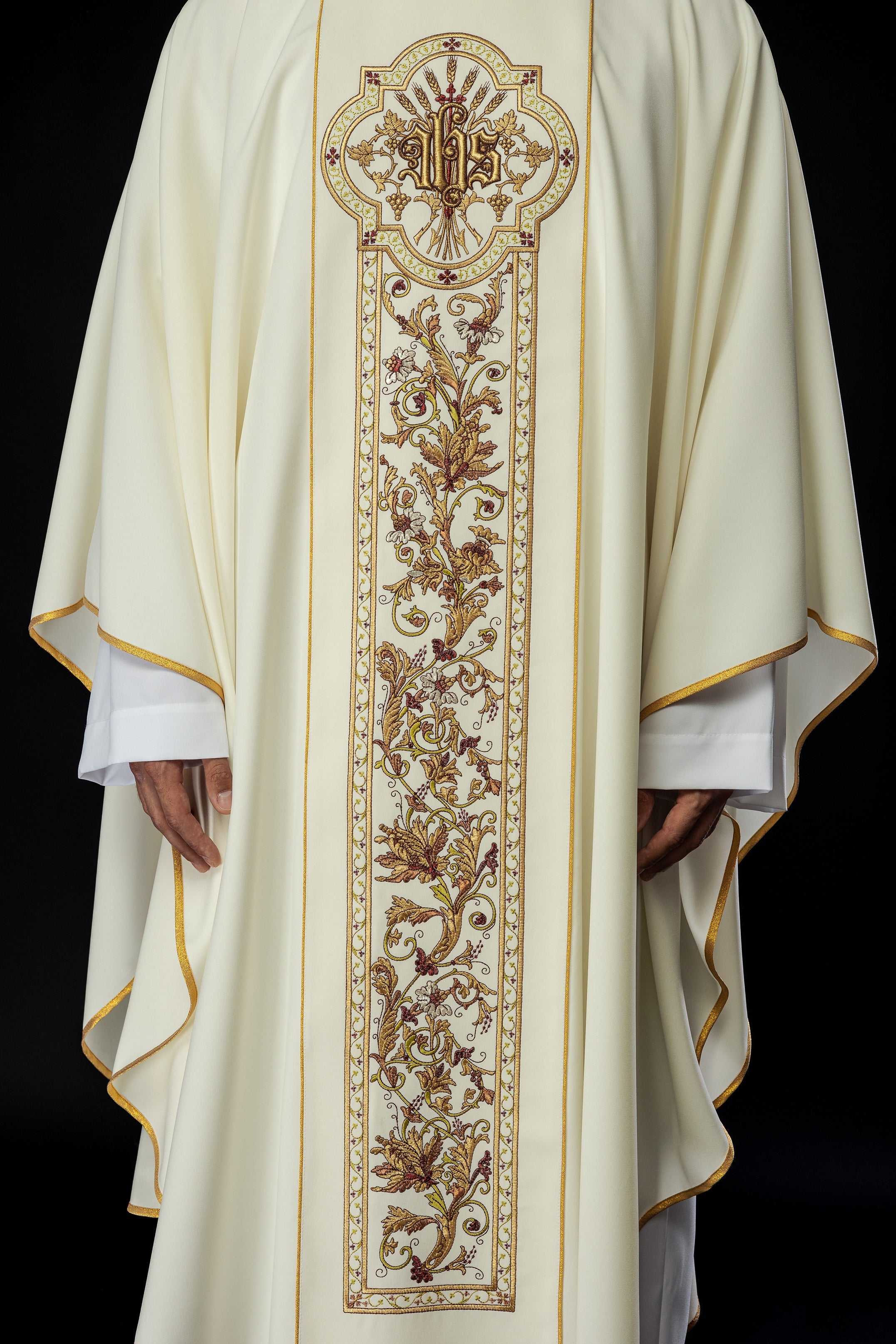 paramentos litúrgicos sacerdotais - casulas - estolas - capas - casulas.pt