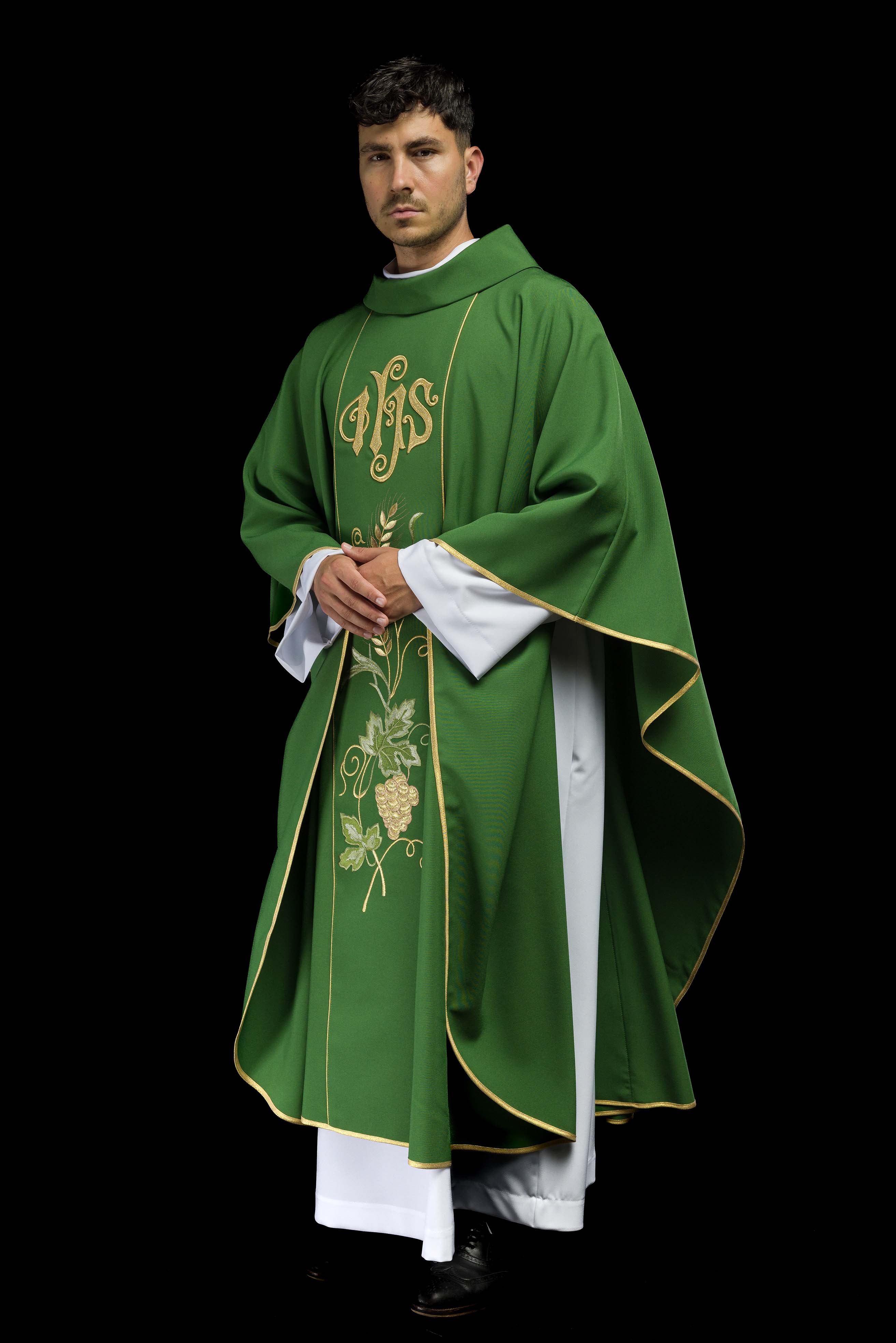 Casula verde com bordado IHS, uvas e espigas de trigo