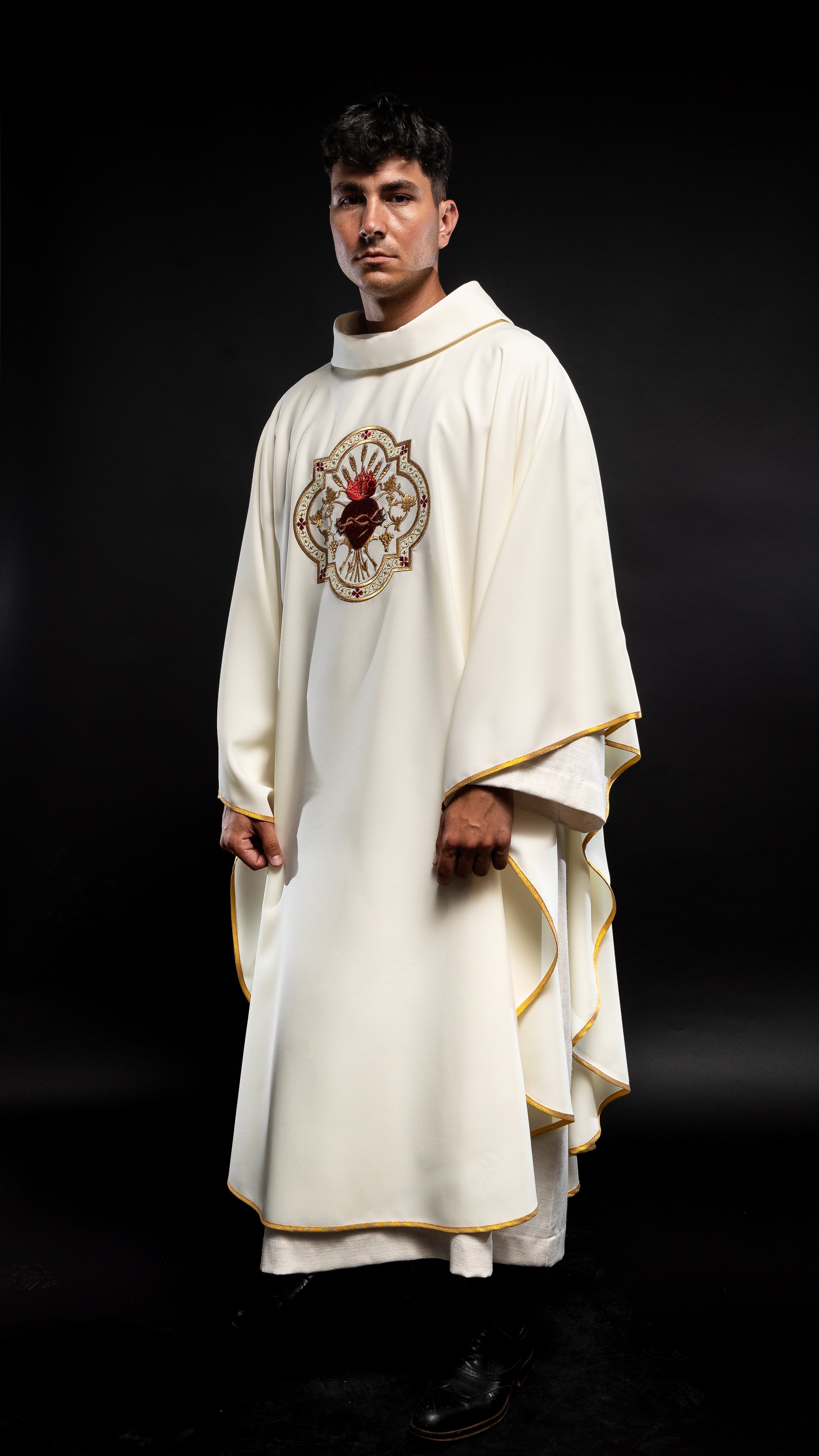 paramentos litúrgicos sacerdotais - casulas - estolas - capas - casulas.pt