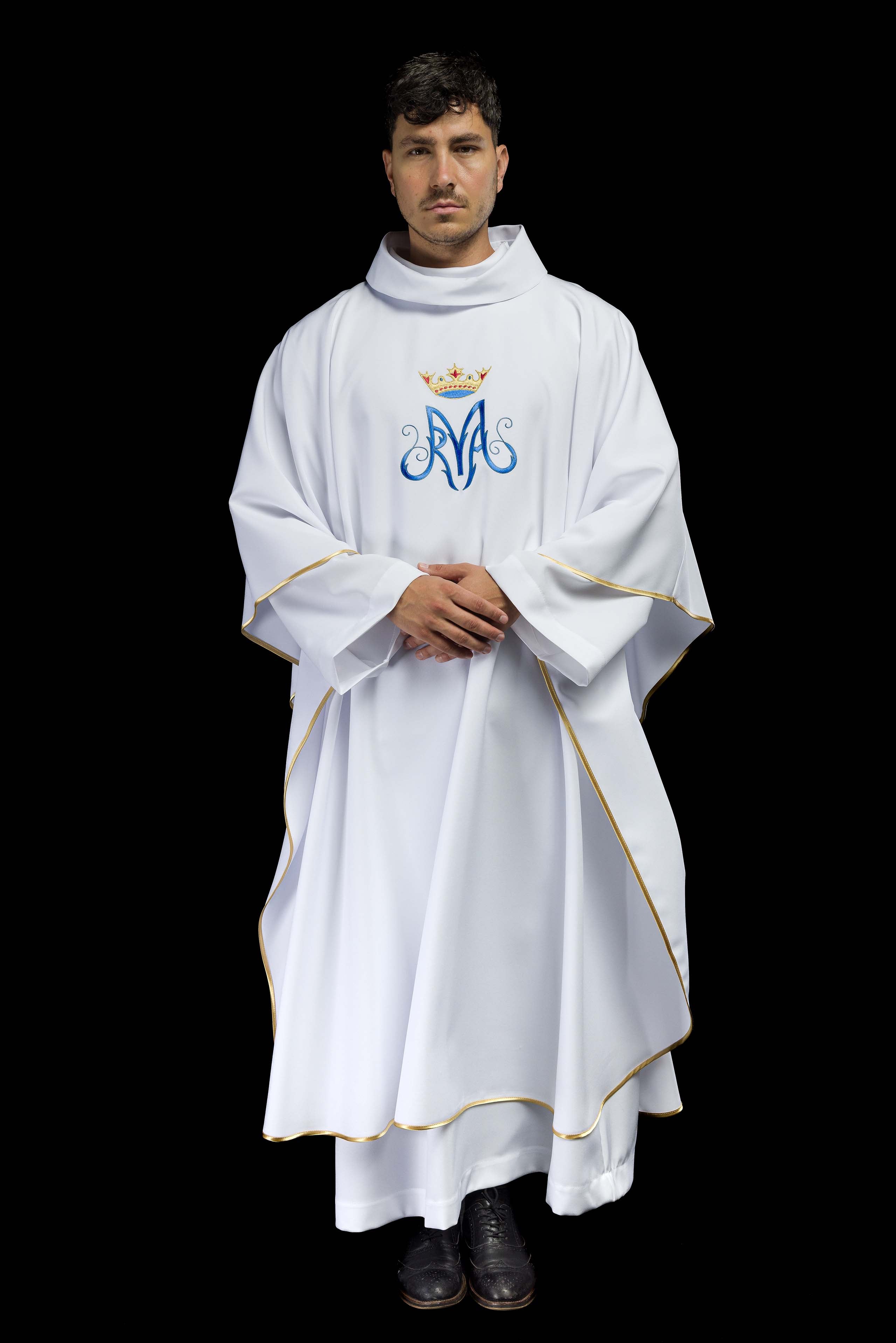 Casula mariana branca com bordado